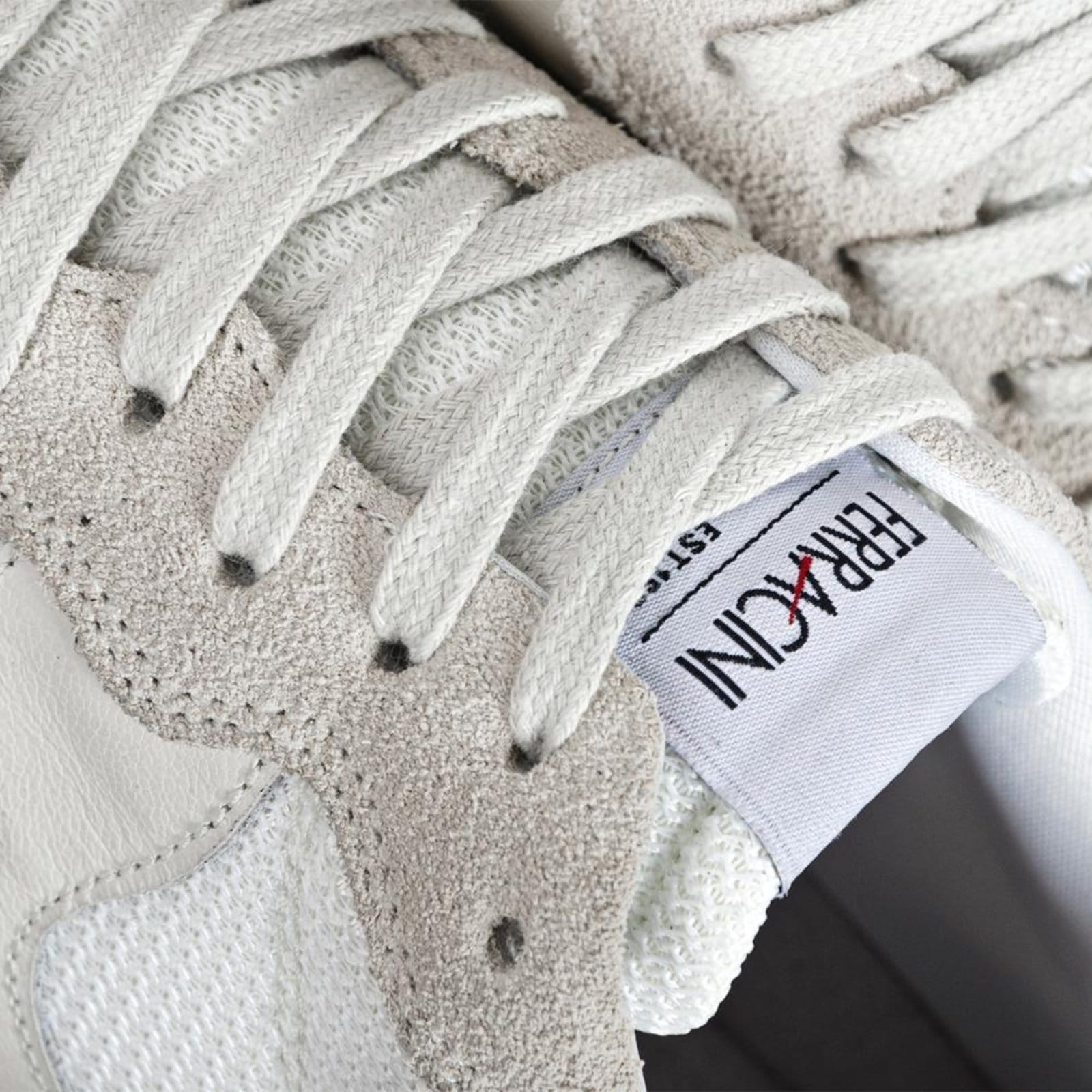 Vista 2 Sneaker Mid 9438-718C FERRACINI branco