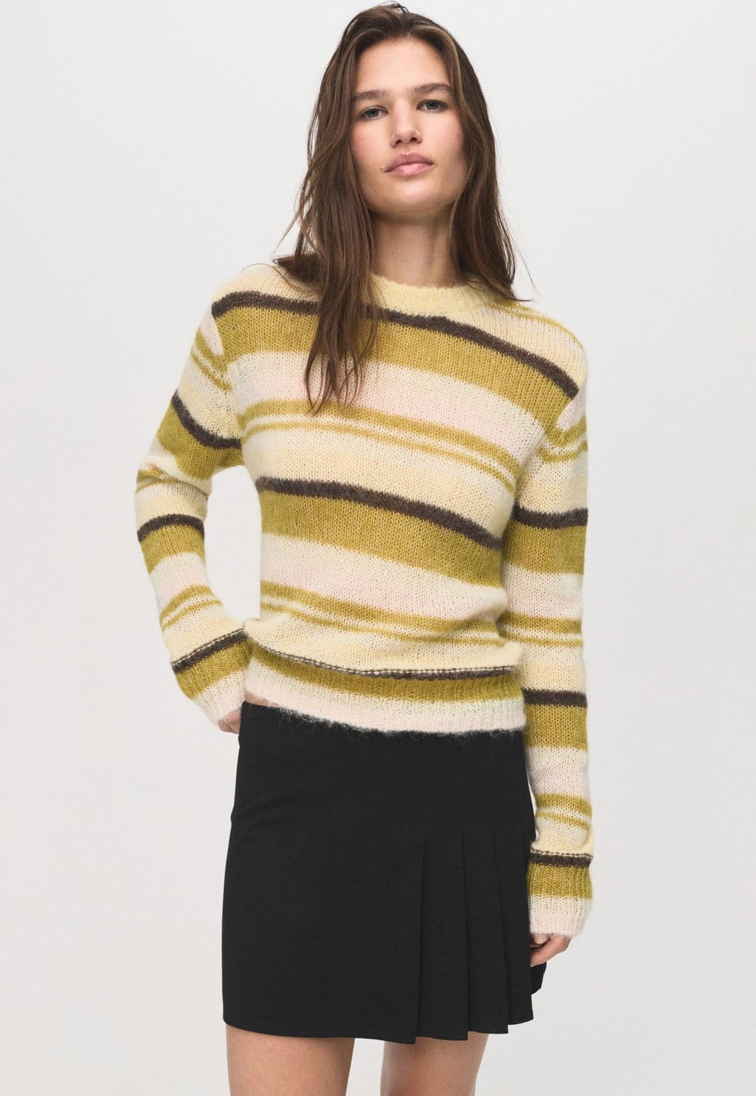 Vista principal Saia Feminina Mango Curta Pregas Preta Mango preto