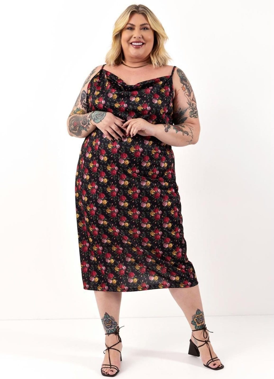 Vista 2 Vestido Em Jersey Acetinado Rosas Marguerite preto