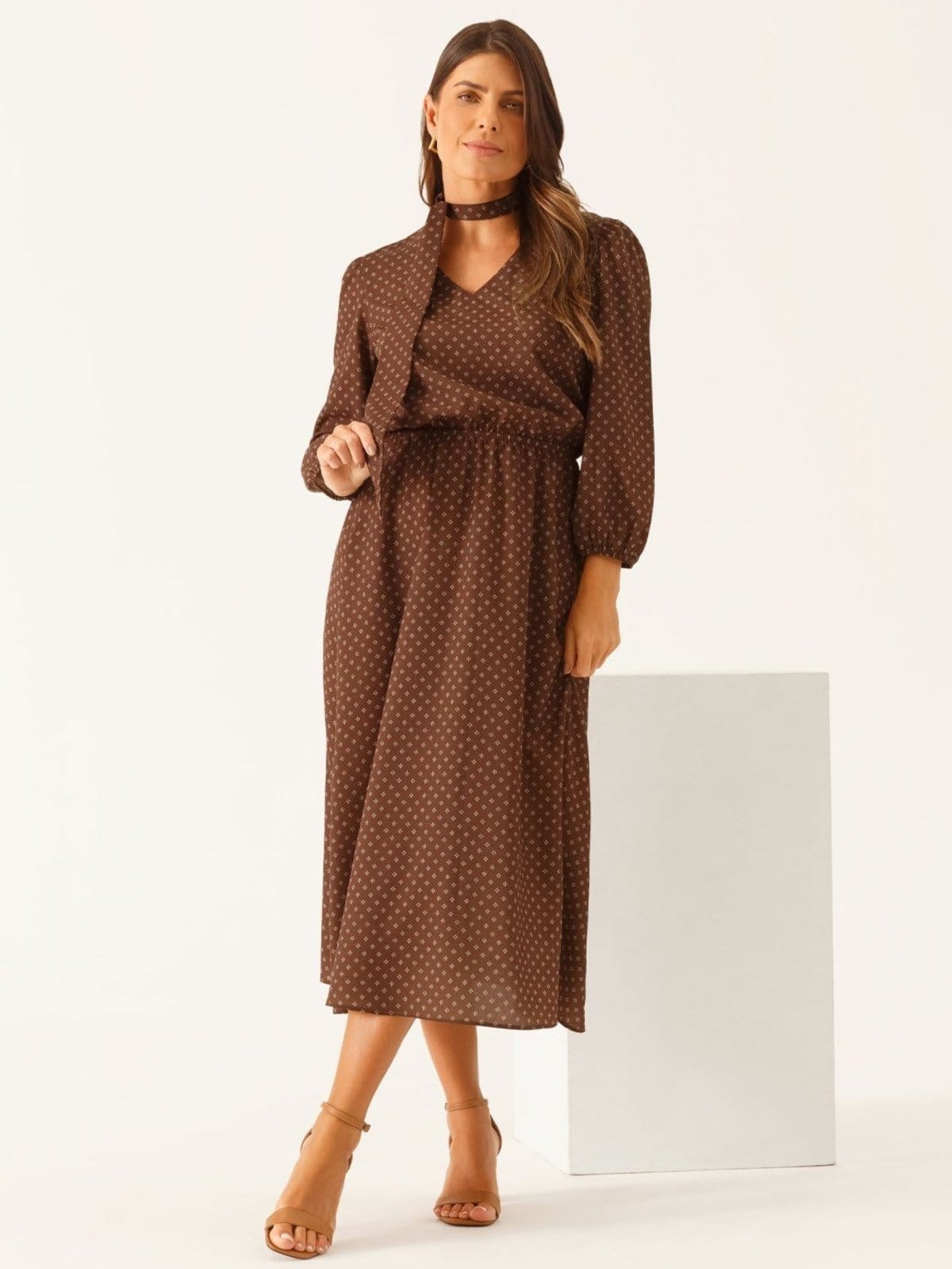 Vista principal Vestido Longuete Decote V em Crepe Yohara Principessa marrom