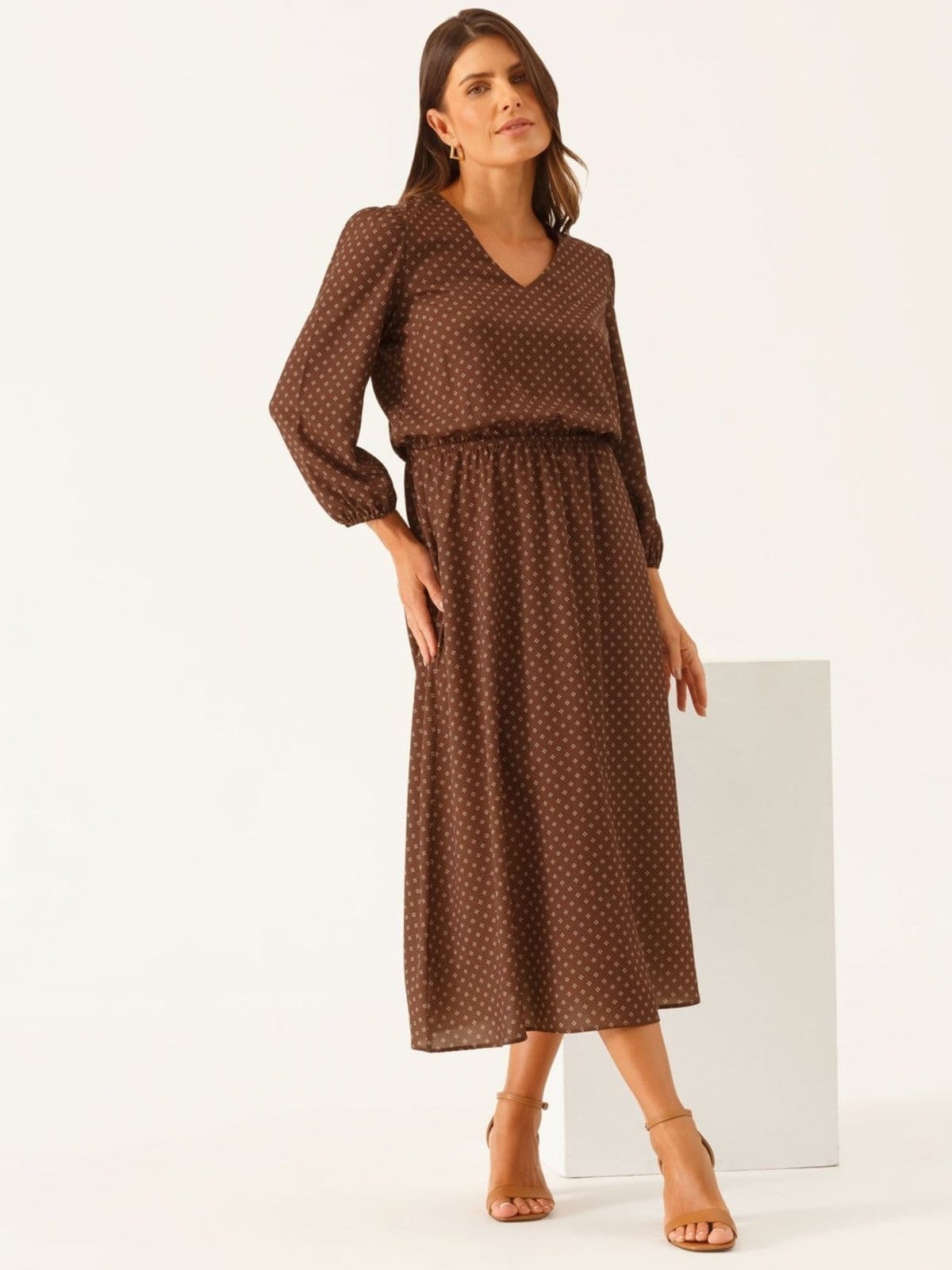 Vista 2 Vestido Longuete Decote V em Crepe Yohara Principessa marrom