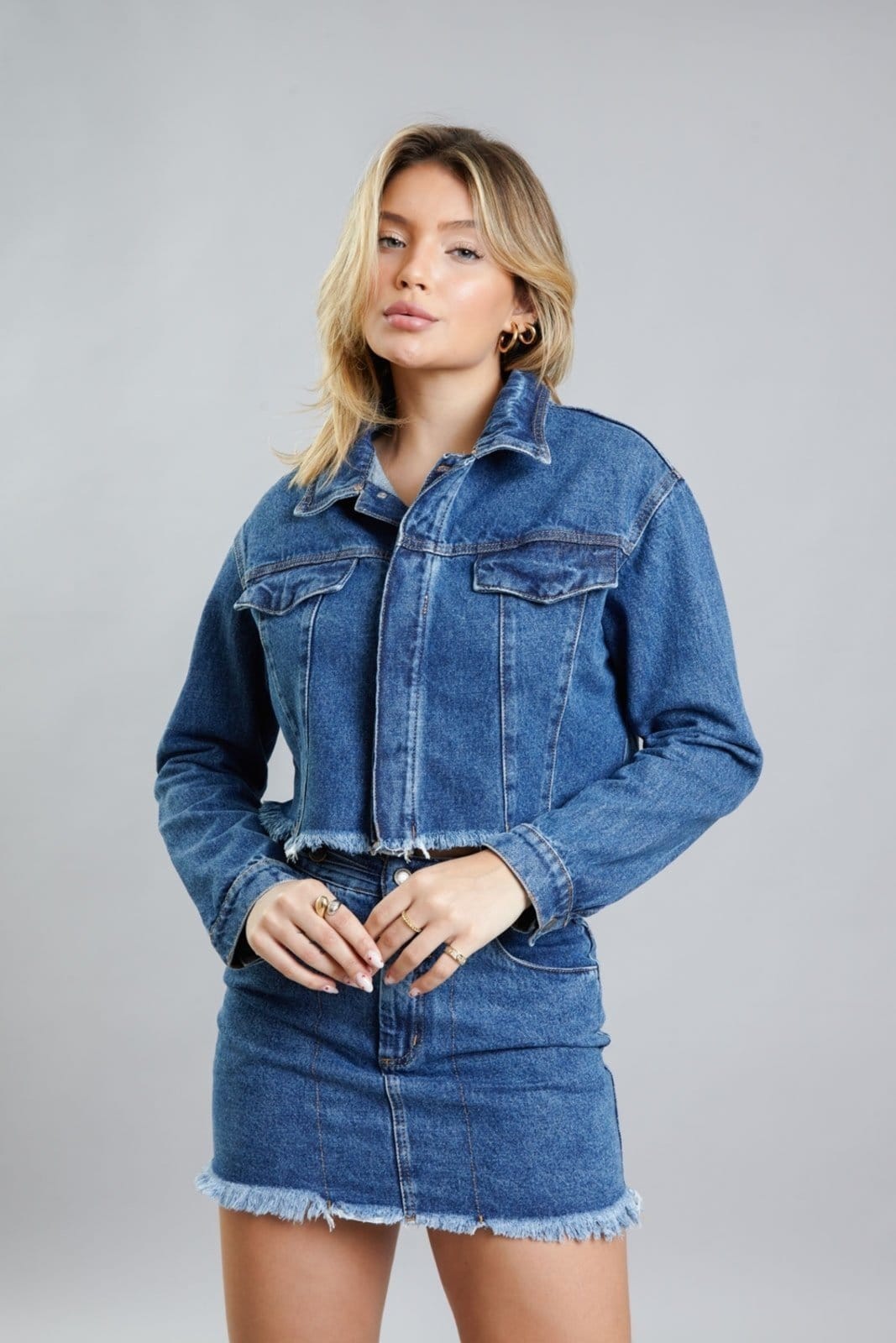 Vista principal Jaqueta Jeans Cropped Lavagem édia Feminina Dialogo Jeans azul marinho