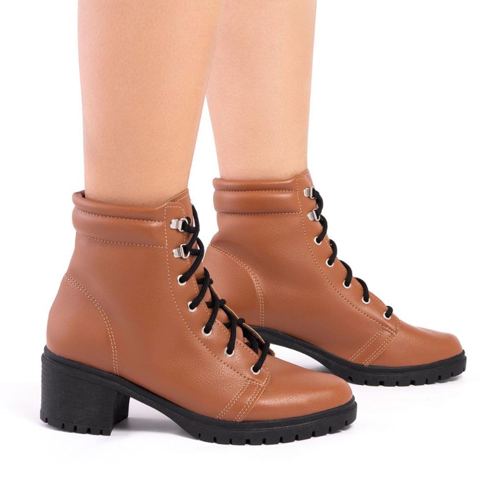 Vista 2 Bota Coturno Feminina Cano Baixo Salto Tratorada Confortável Stessy Shoes caramelo