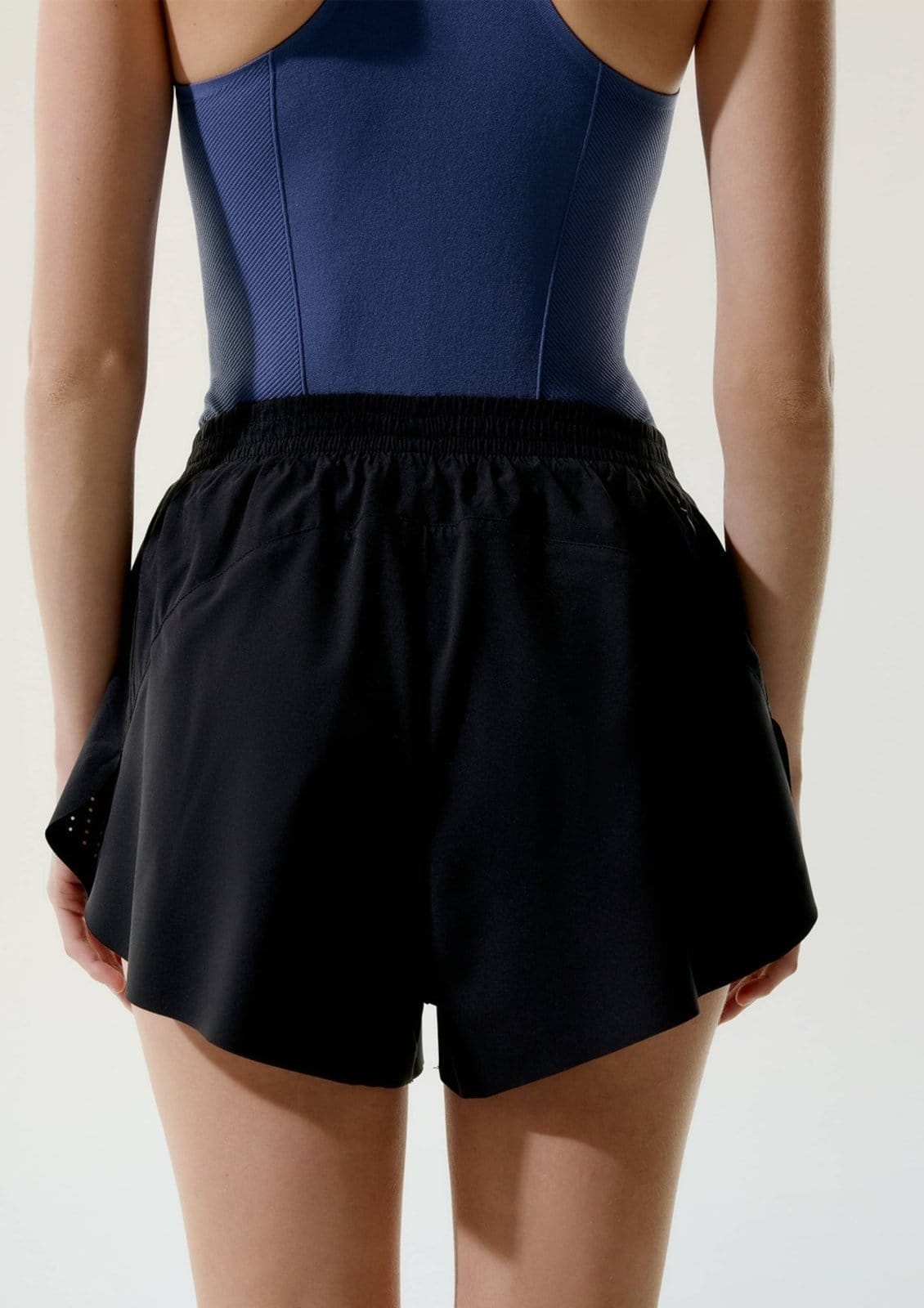 Vista 2 Shorts Esportivo Feminino Runner Hering HERING SPORTS preto