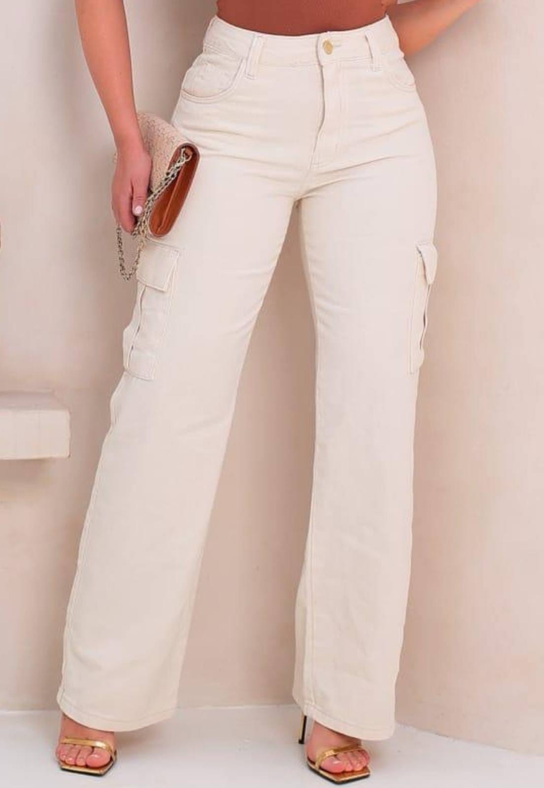 Calça Wide Leg Cargo Feminina Claro com Bolsos Laterais e Cintura Alta