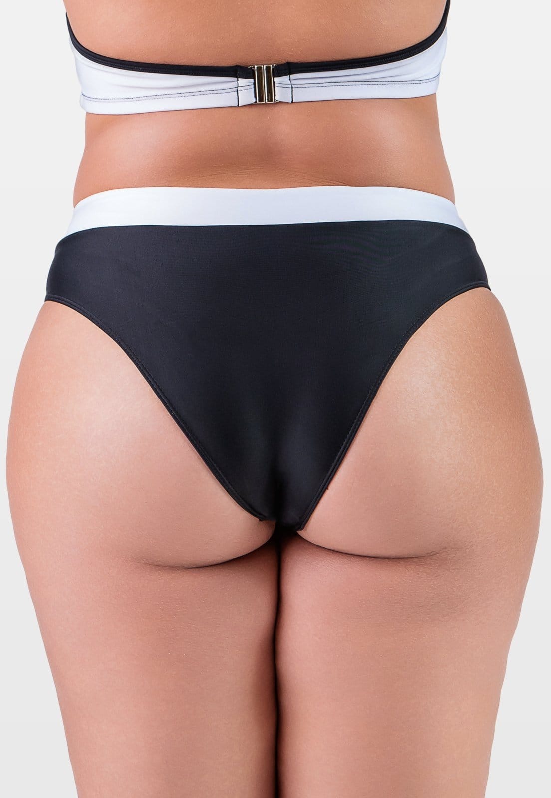 Vista 2 Calcinha Summer Soul Cós Alto Plus Size e Branco Summer Soul preto