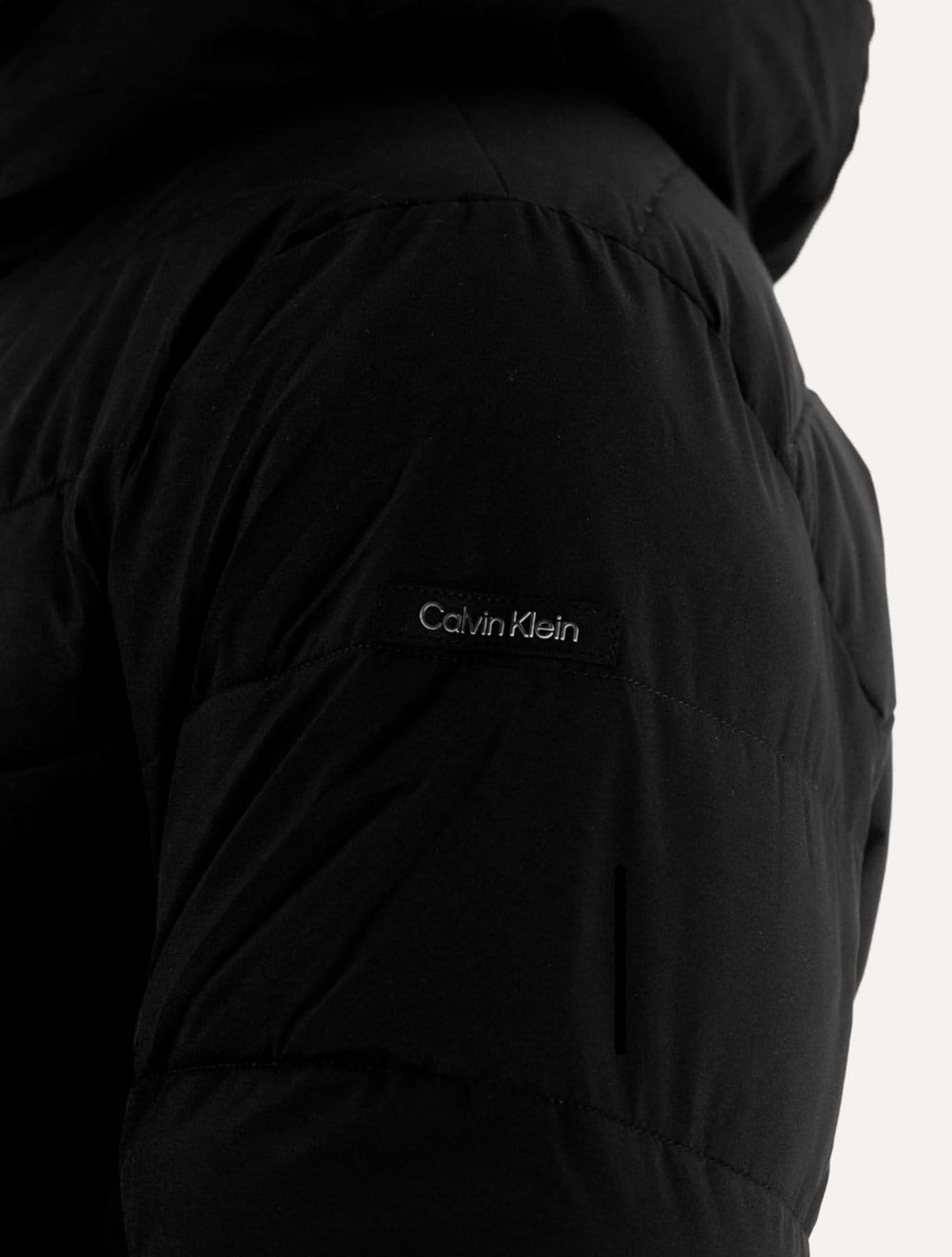 Vista 2 Jaqueta Calvin Klein Masculina Hoodie Matelassê Ziper Preta Calvin Klein preto