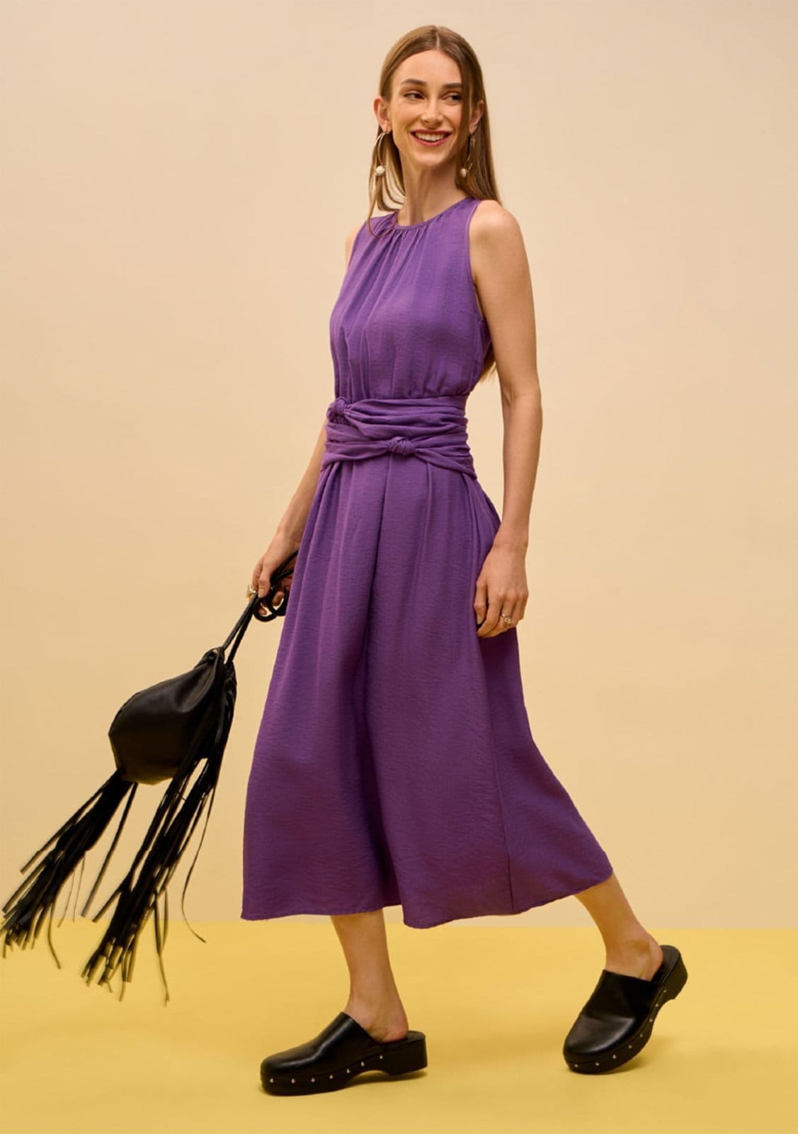 Vestido Zinco Solto Decote Canoa Sem Manga Midi