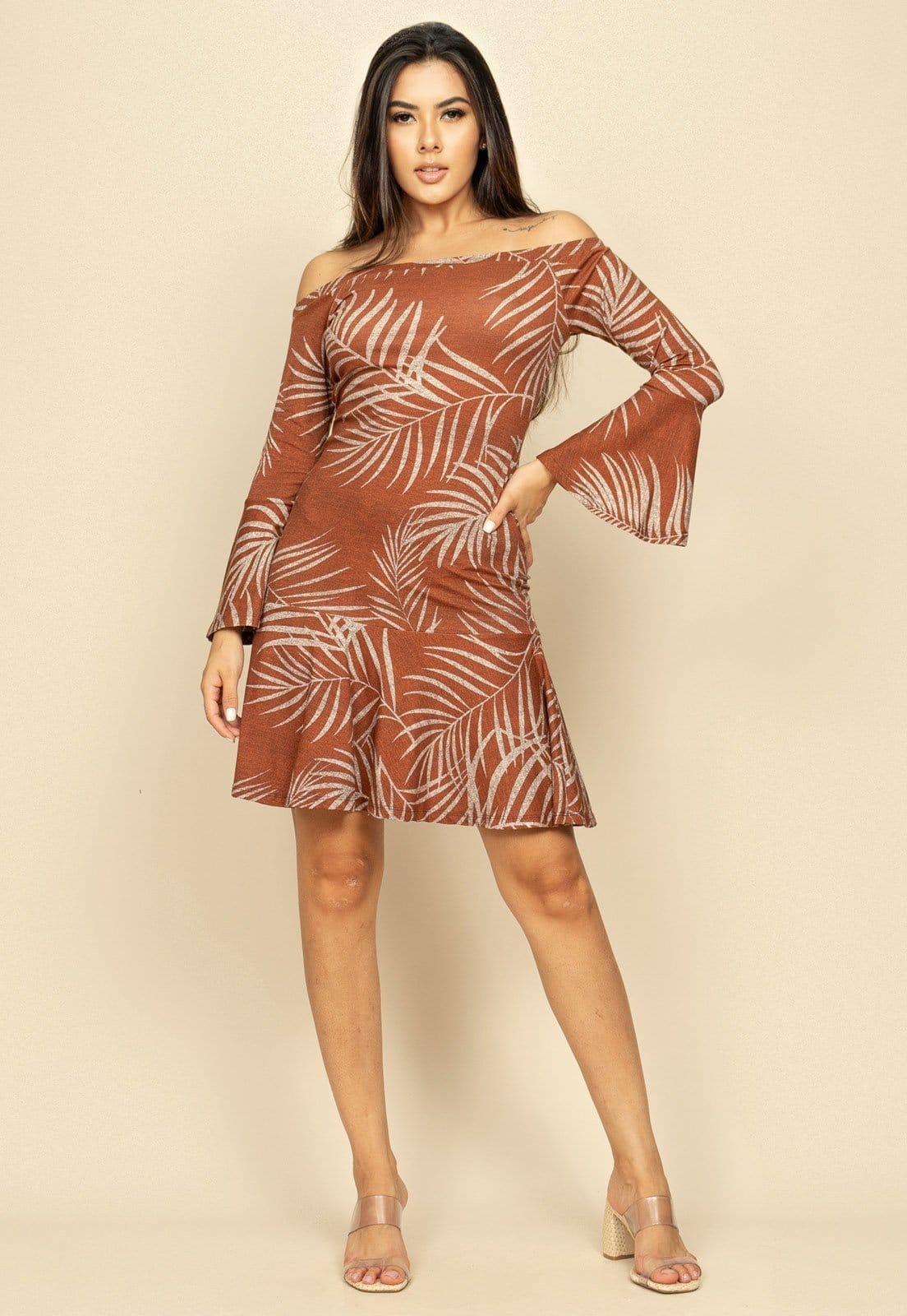 Vista 2 Vestido Curto Malha Ombro a Ombro Babados Estampa Palmas Terra Cabanafree estampado/marrom