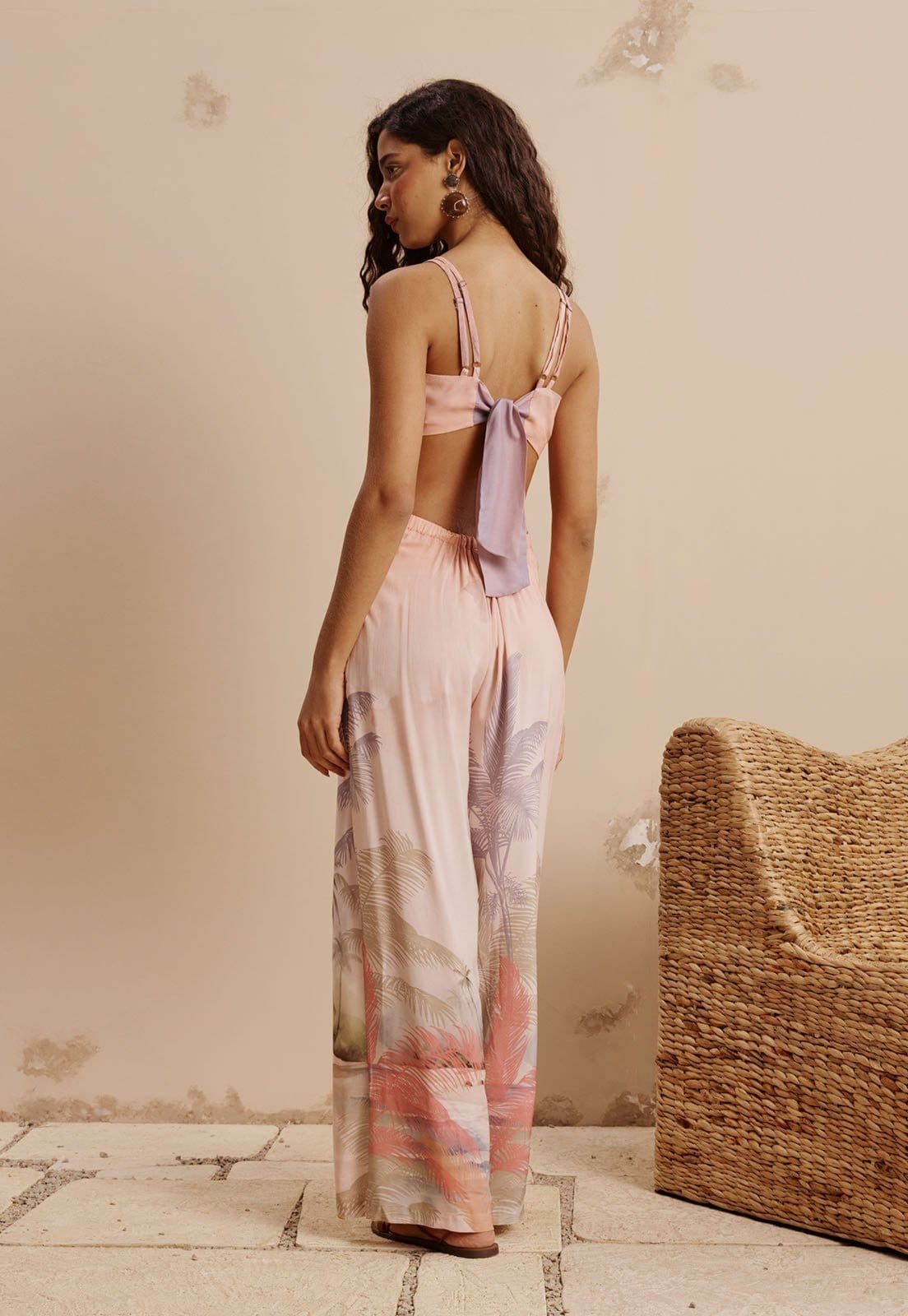 Vista 2 Macacão Cut Out Estampado Ilha do Combu CaCay rosa