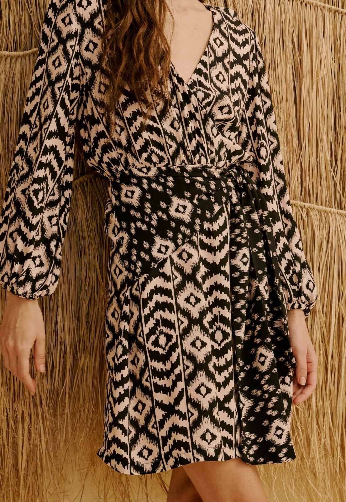 Vista 2 Lenço Estampado Uros CaCay preto