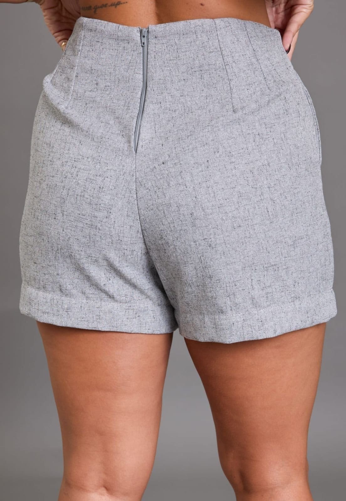 Vista 2 Shorts Feminino Alfaiataria Mom em Poliéster Lemier Collection LEMIER branco/bronze/cinza/nude/off-white/prata velho