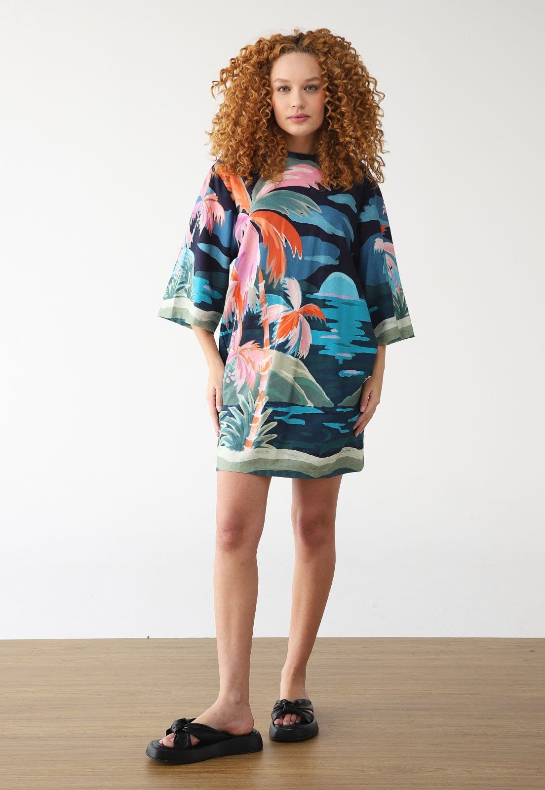 Vista principal Vestido FARM Curto Tshirt Big Luar Azul-Marinho FARM azul marinho