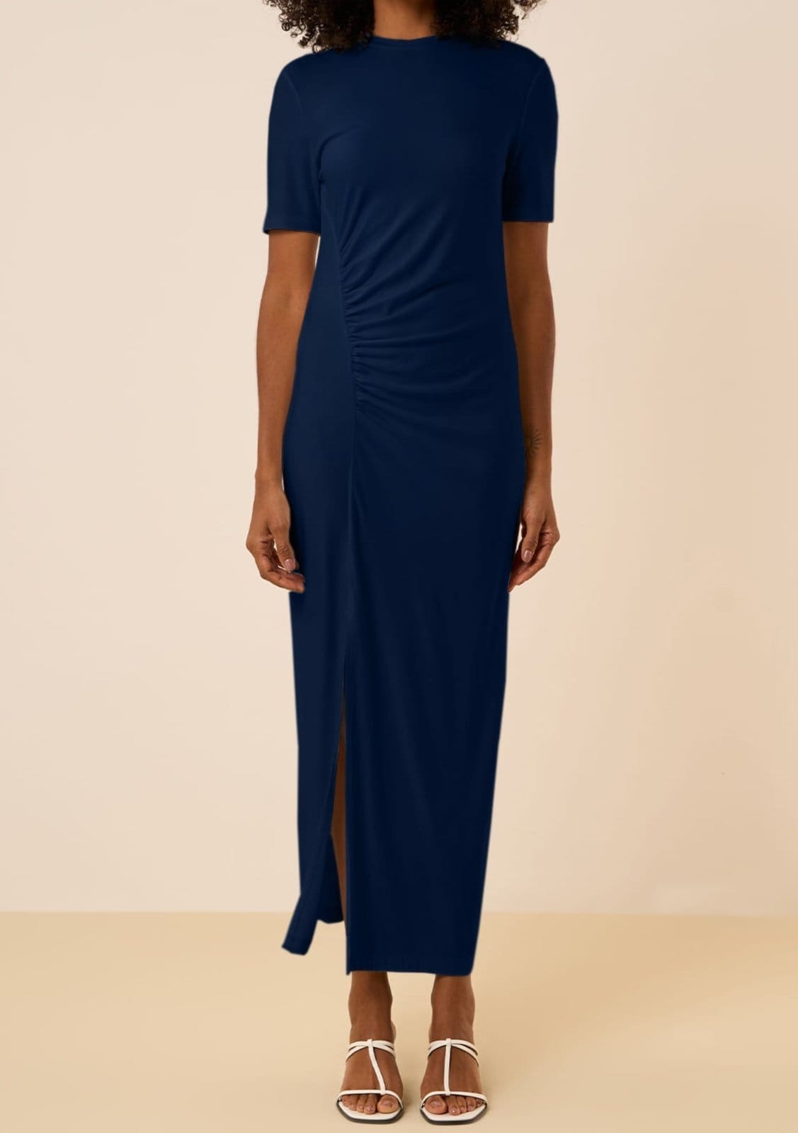 Vista 2 Vestido Maria Valentina Ajustado Decote Careca Manga Curta Midi Maria Valentina azul marinho