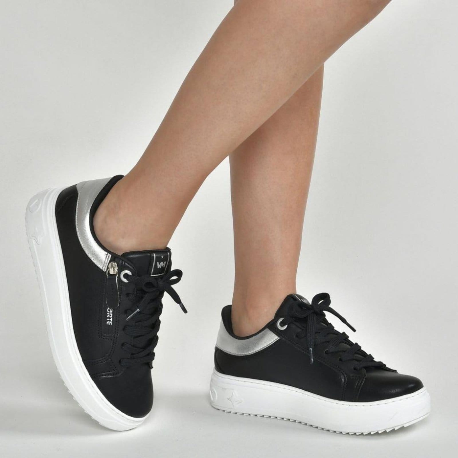 Vista 2 Tênis Via Marte Feminino Casual 206-001 Preto/Prata VIA MARTE incolor