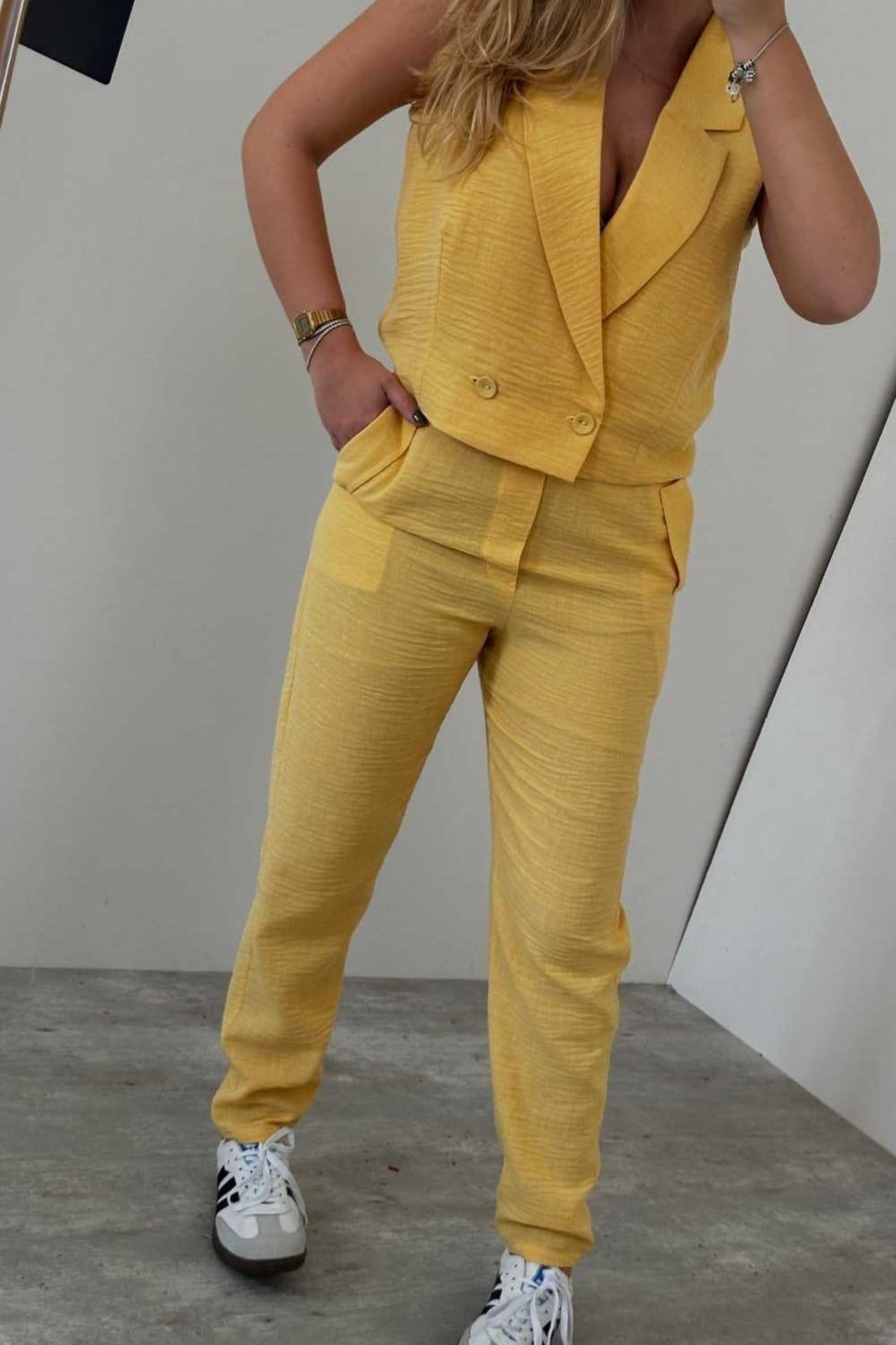 Vista 2 Calça Vanibele Alfaiataria Manteiga Vanibele amarelo