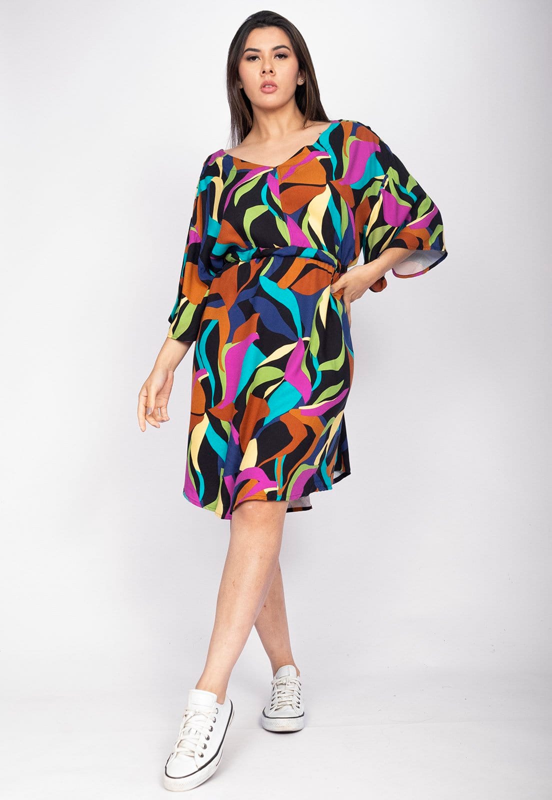 Vista principal Vestido Curto CabanaFree Caaxixá Viscose com Cordão na Cintura Estampa Aurora Urbana Cabanafree azul/estampado/marrom/roxo