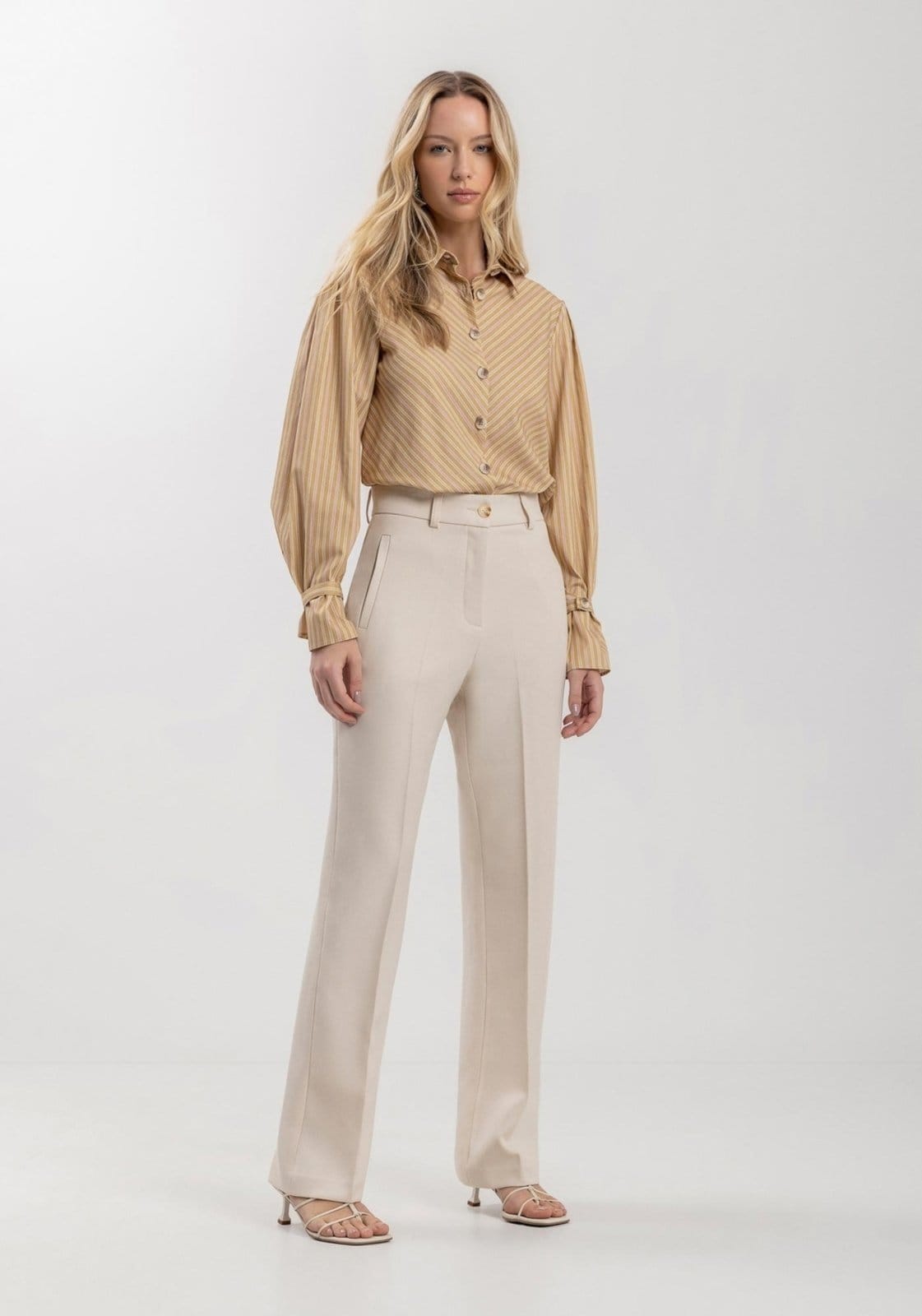 Vista principal Calça Lez a Lez Reta Alfaiataria Com Cintura Média E Bolsos Embutidos Lez a Lez poás