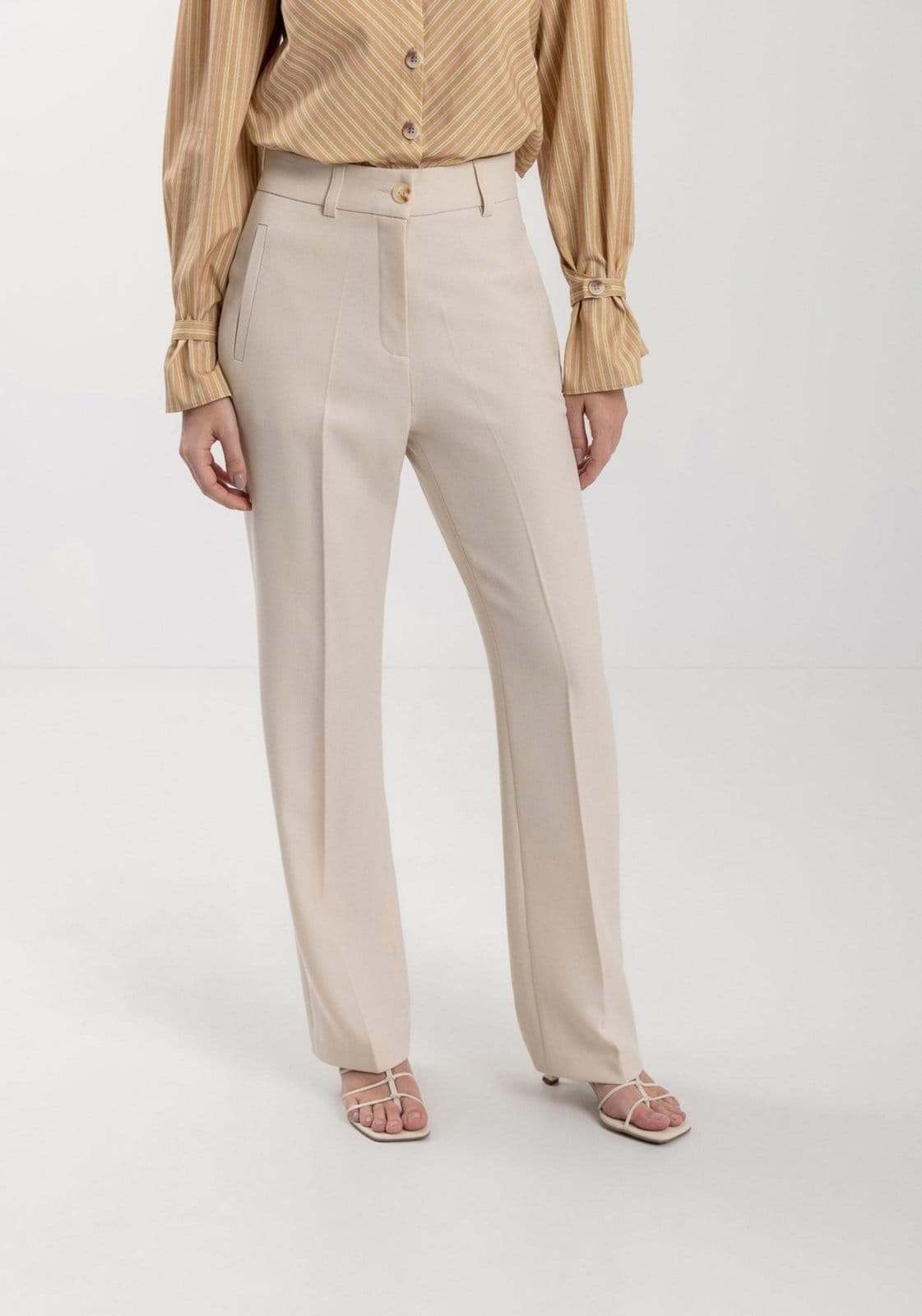 Vista 2 Calça Lez a Lez Reta Alfaiataria Com Cintura Média E Bolsos Embutidos Lez a Lez poás