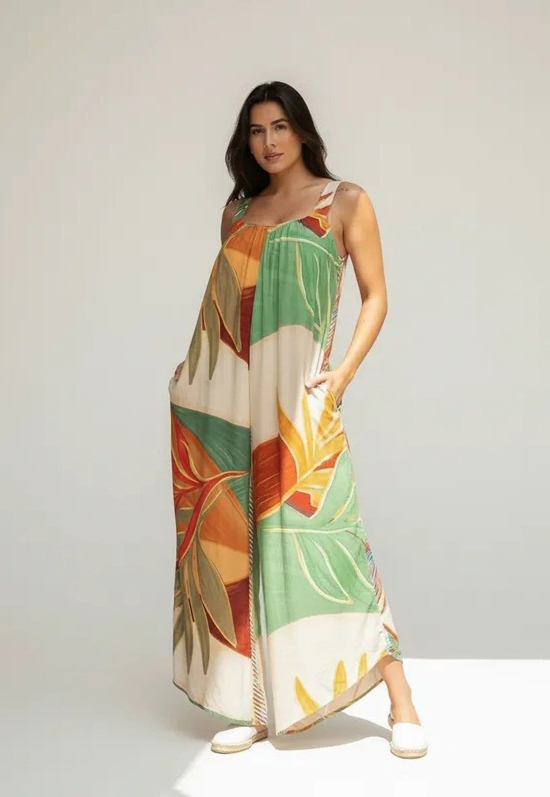 Vista principal Macacão CabanaFree Saruel Guri Viscose Alça com Elástico Estampa Jardim do Sol Cabanafree estampado