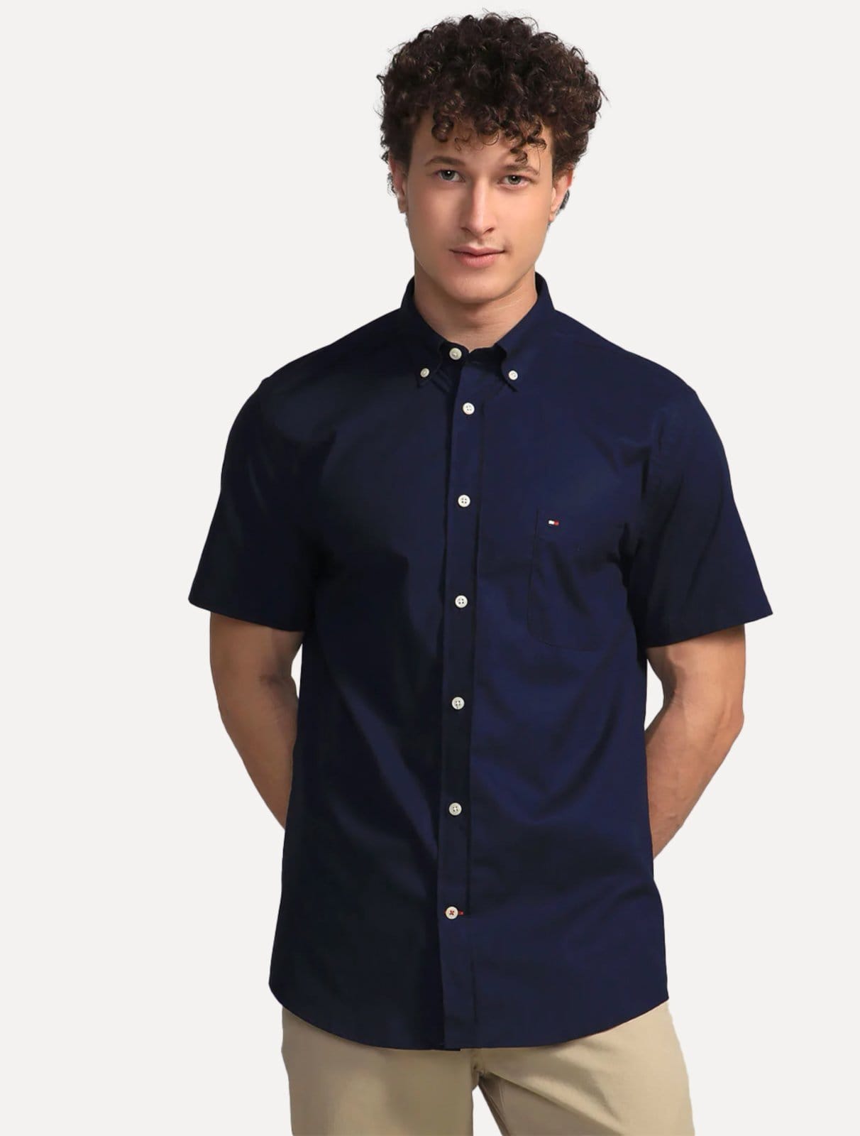 Vista principal Camisa Tommy Hilfiger Masculina Manga Curta Regular Pocket Poplin Tommy Hilfiger azul marinho