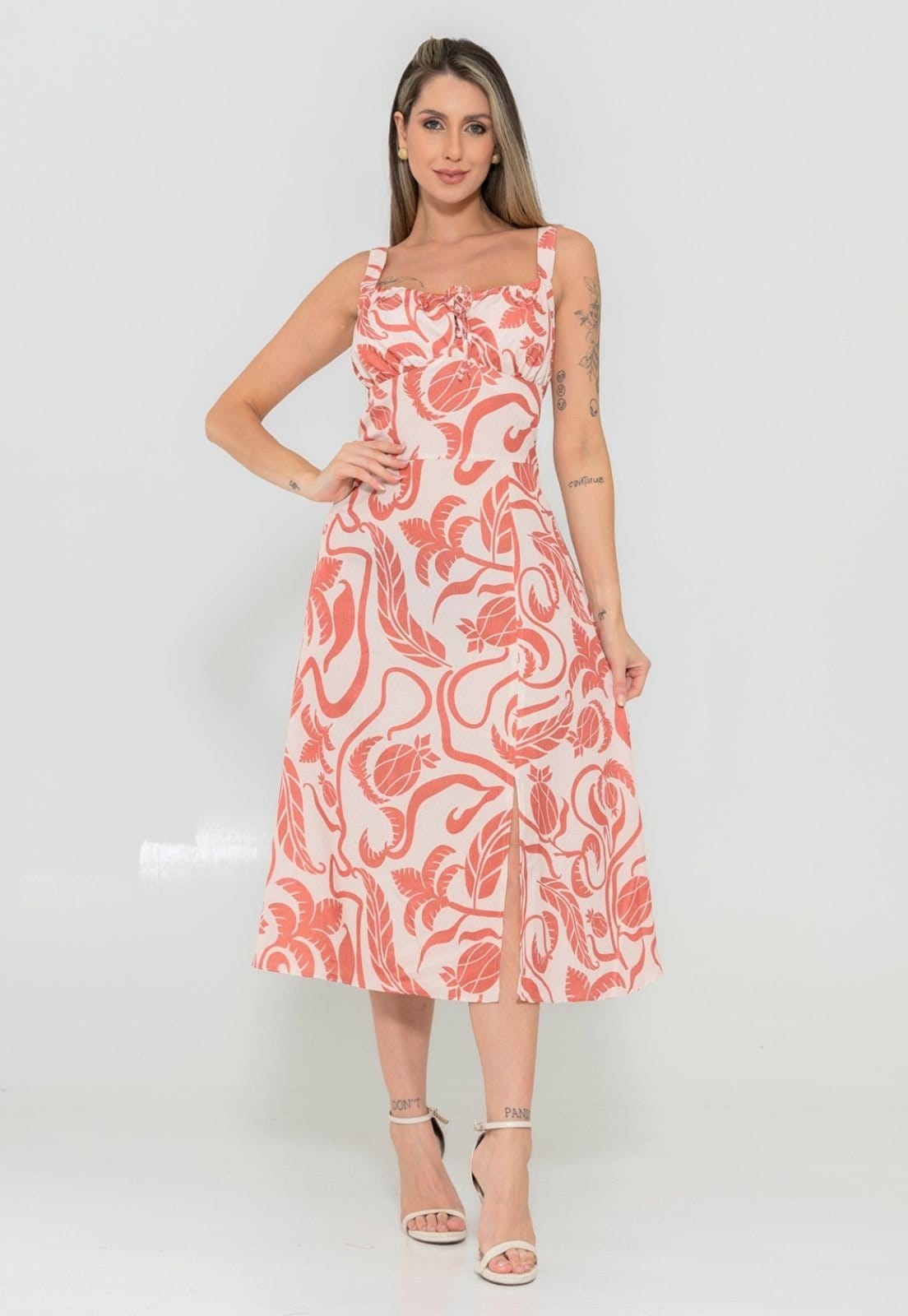 Vista 2 Vestido Longo Estampado Marina Detalhes Unicos e Tecido Leve e Comfortavel Com Alca Larga Elegancy Docce Mulher vermelho