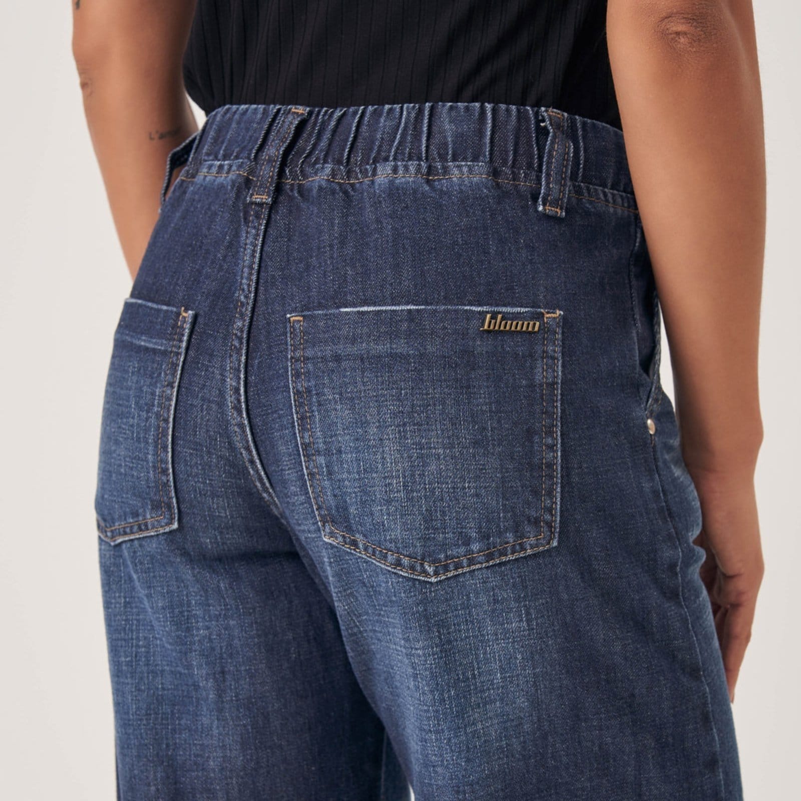 Vista 2 Calça Jeans Wide Leg com Elástico no Cós Azul Escuro Bloom azul marinho