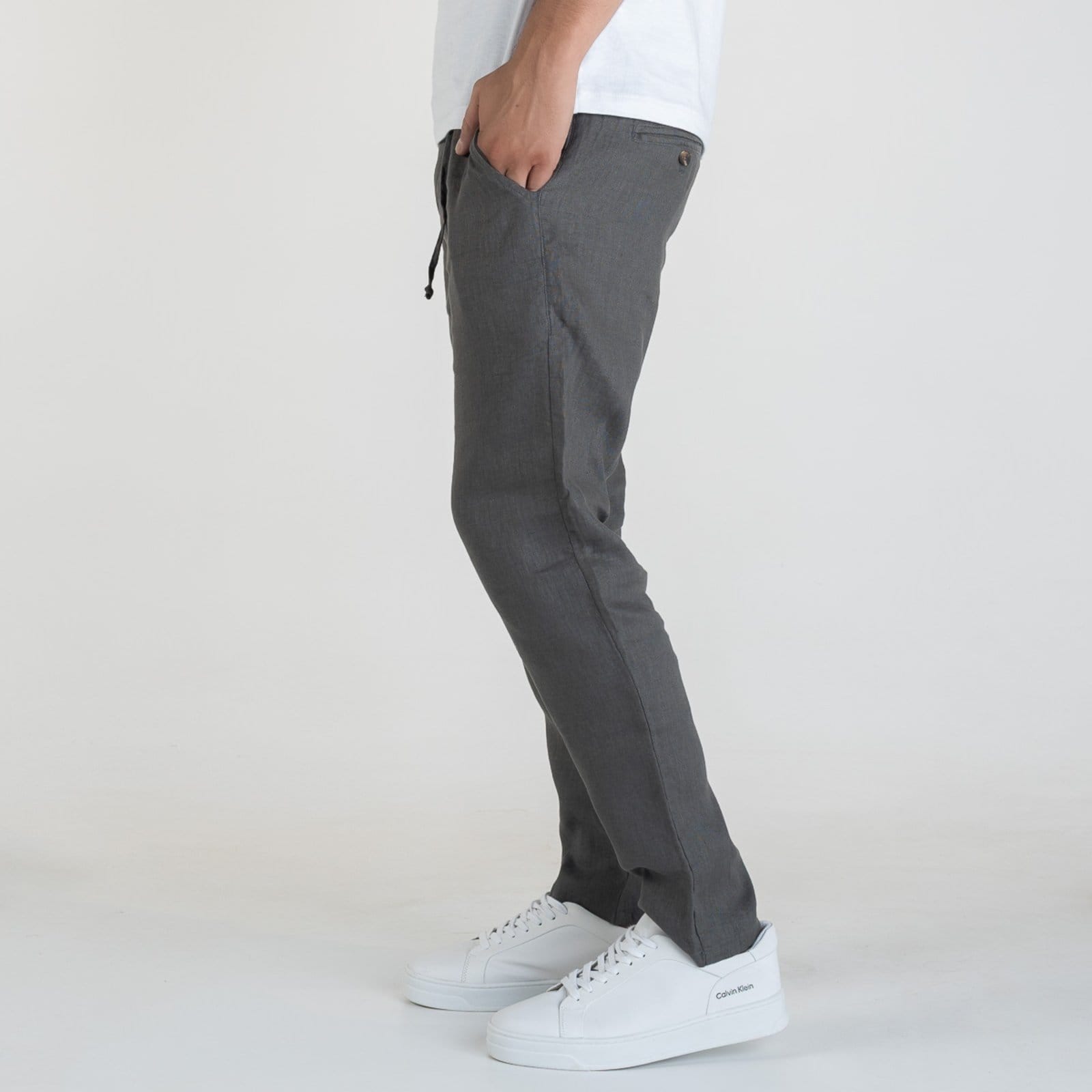 Vista 2 Calça Linho VersatiOld Chumbo VERSATIOLD cinza
