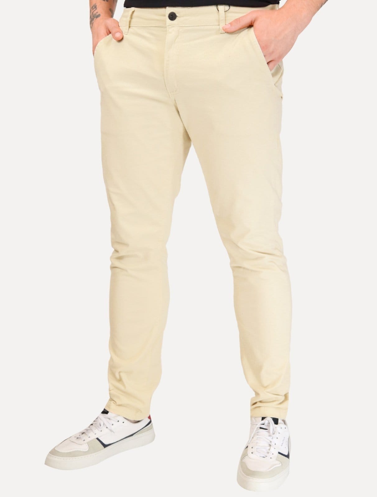 Vista principal Calça Aramis Masculina Chino Slim Maquinetada Areia Aramis bege