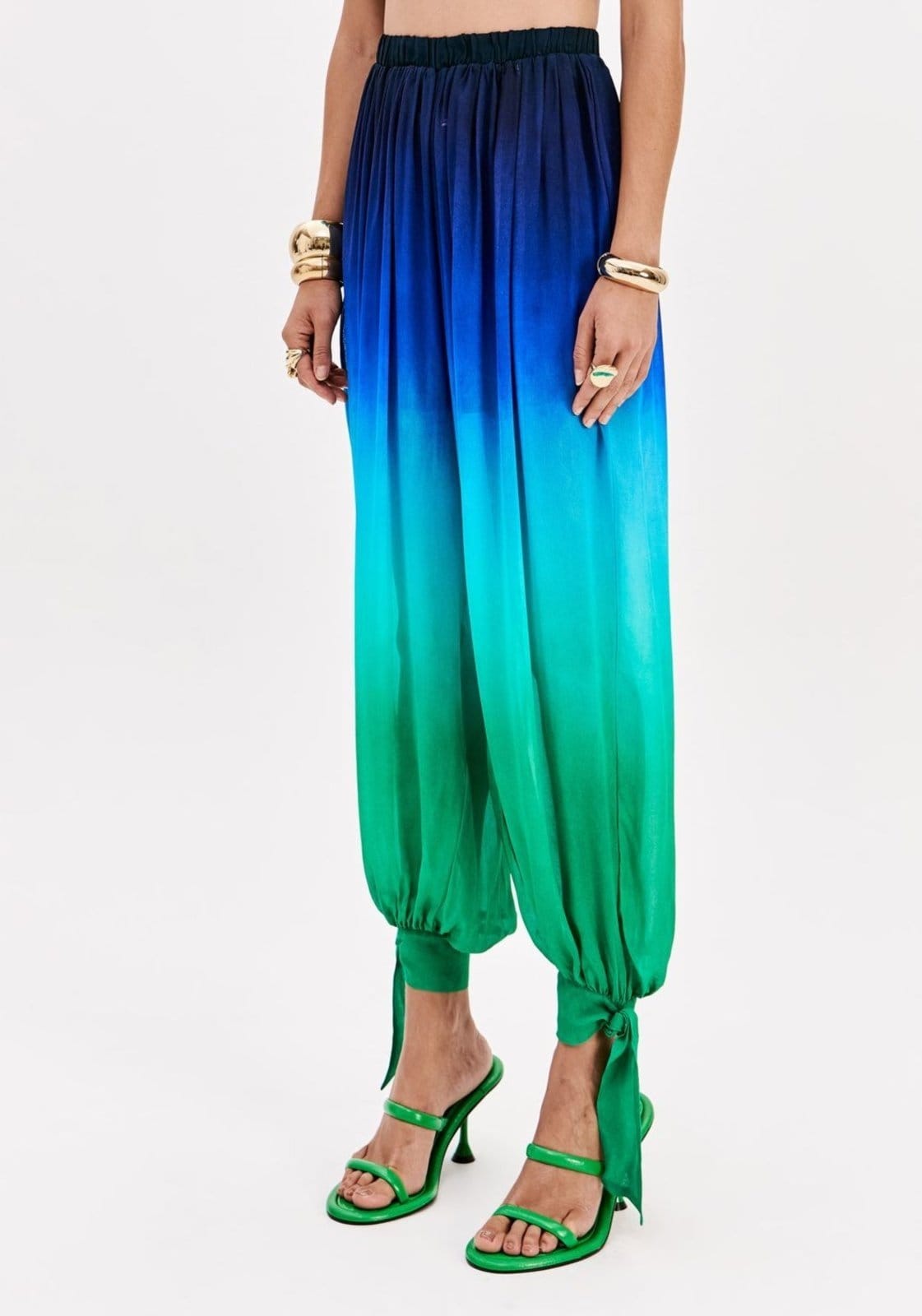 Vista 2 Calça Alladin Estampada Cintura Alta Lança Perfume azul