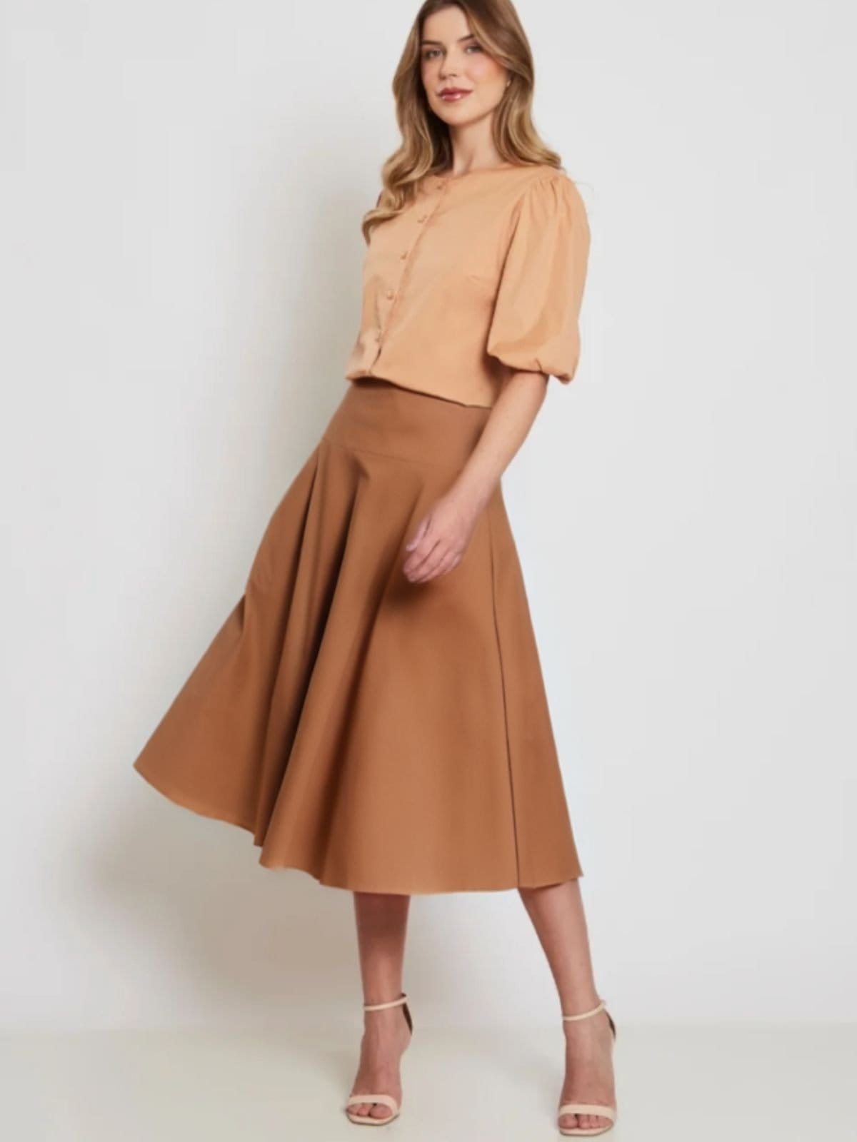 Vista principal Saia Via Lessa Atlanta Midi Modelagem Evasê Terracota Via Lessa caramelo