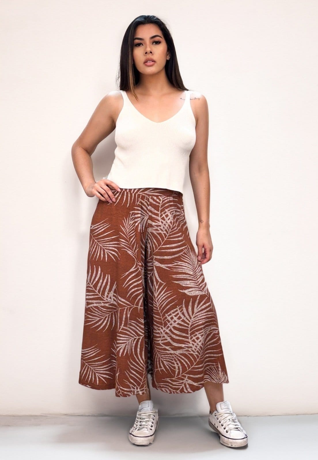 Vista 2 Calça Pantacourt Cabanafree Saia Malha Macaúba Estampa Palmas Terra Cabanafree marrom