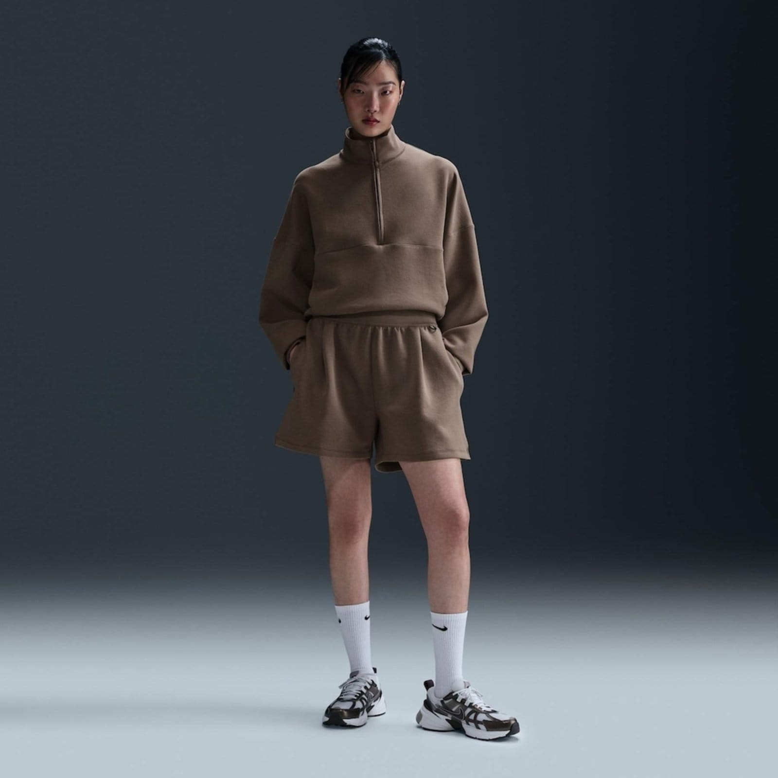 Vista principal Shorts Nike Dri-FIT Knit Feminino Nike marrom