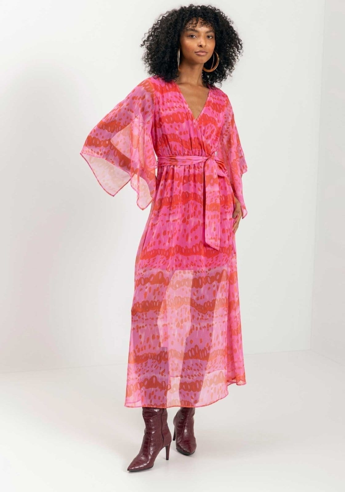 Vestido Chá Estampado Com Mangas Amplas E Faixa