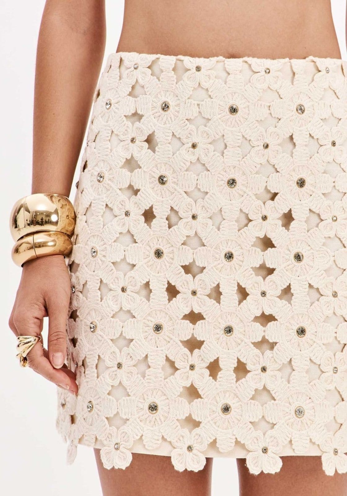 Vista 2 Saia Curta Bordada Cintura Alta Lança Perfume branco