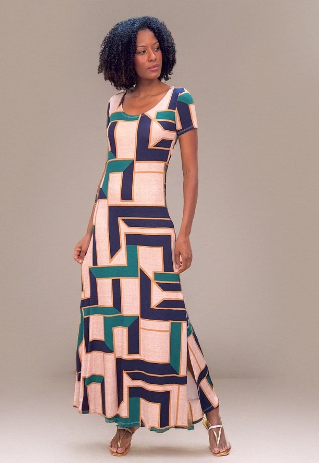 Vista principal Vestido Longo Malha Gola Canoa Manga Curta Estampa Chapada de Areia Cabanafree bege/estampado/multicolorido