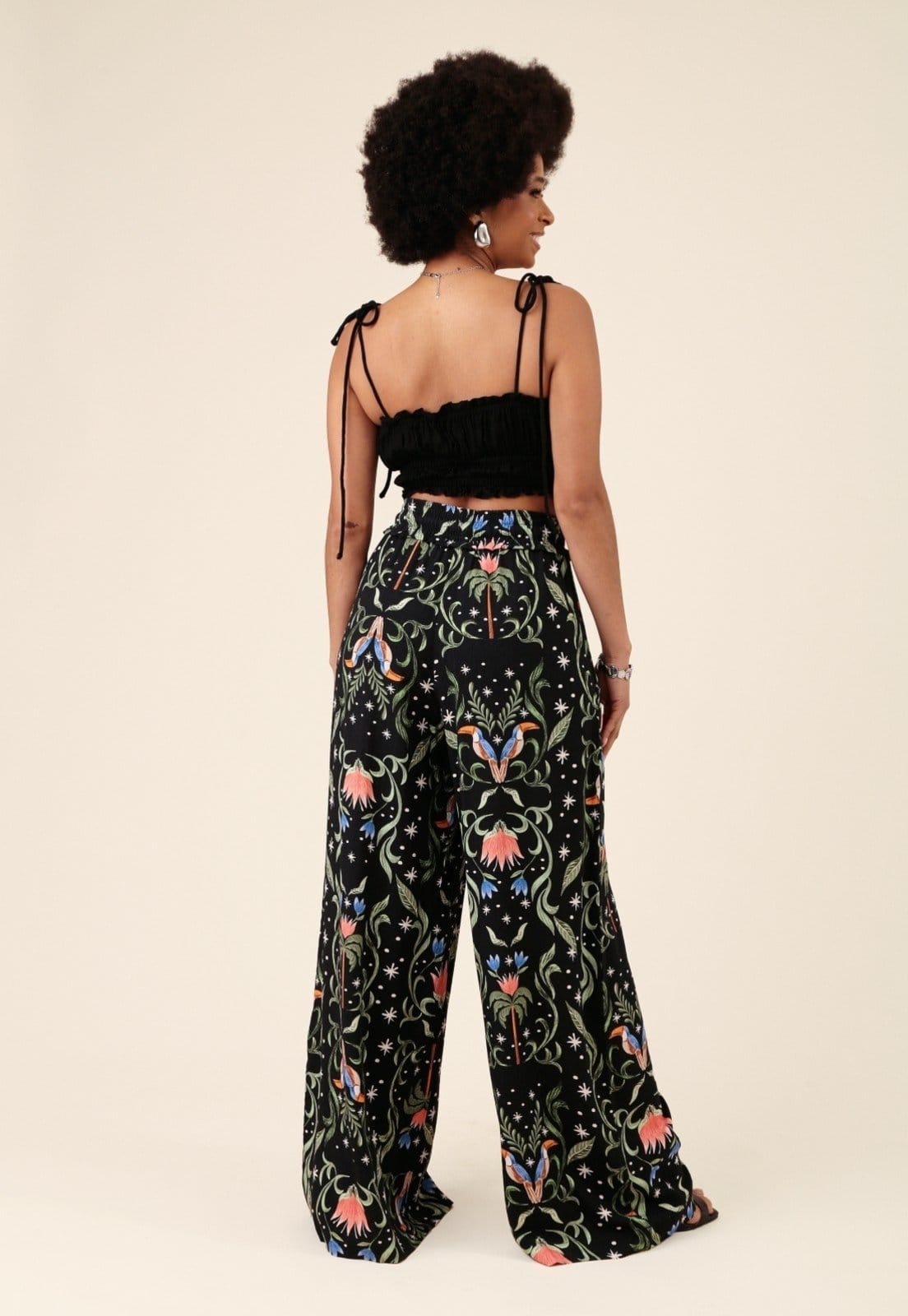 Vista 2 Calça Pantalona Pop Me Em Viscose Estampada Tucano Tropical Pop Me preto