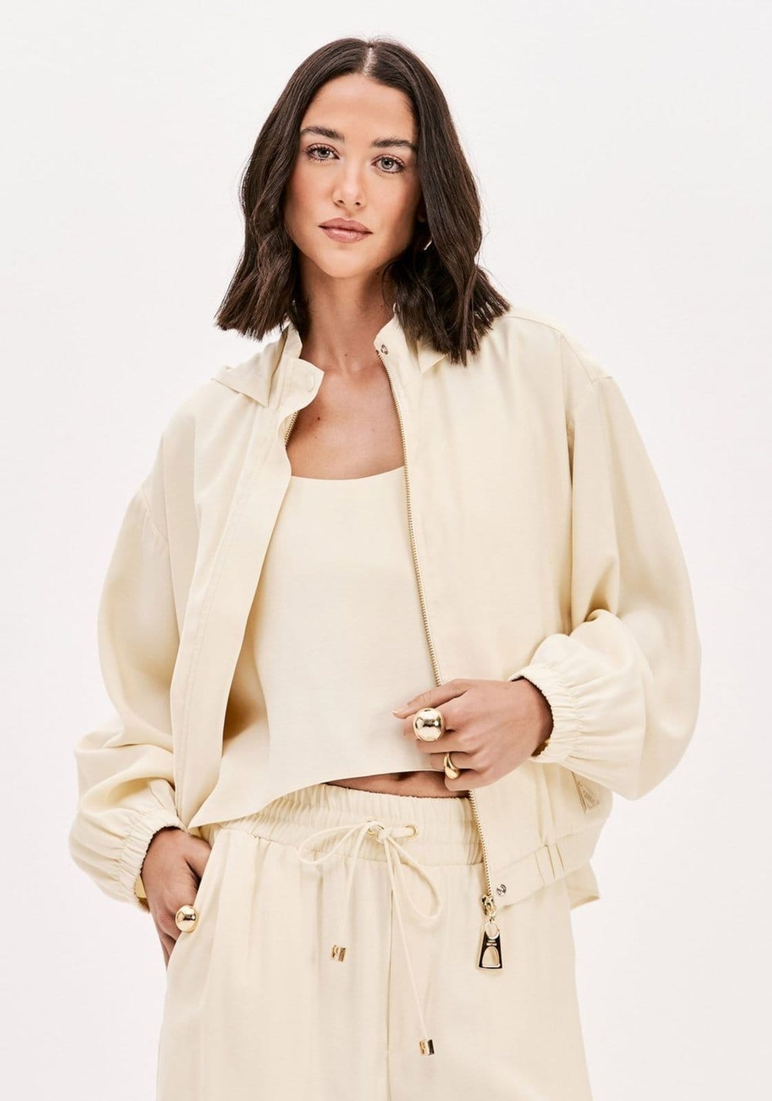 Jaqueta Com Capuz E Bolsos