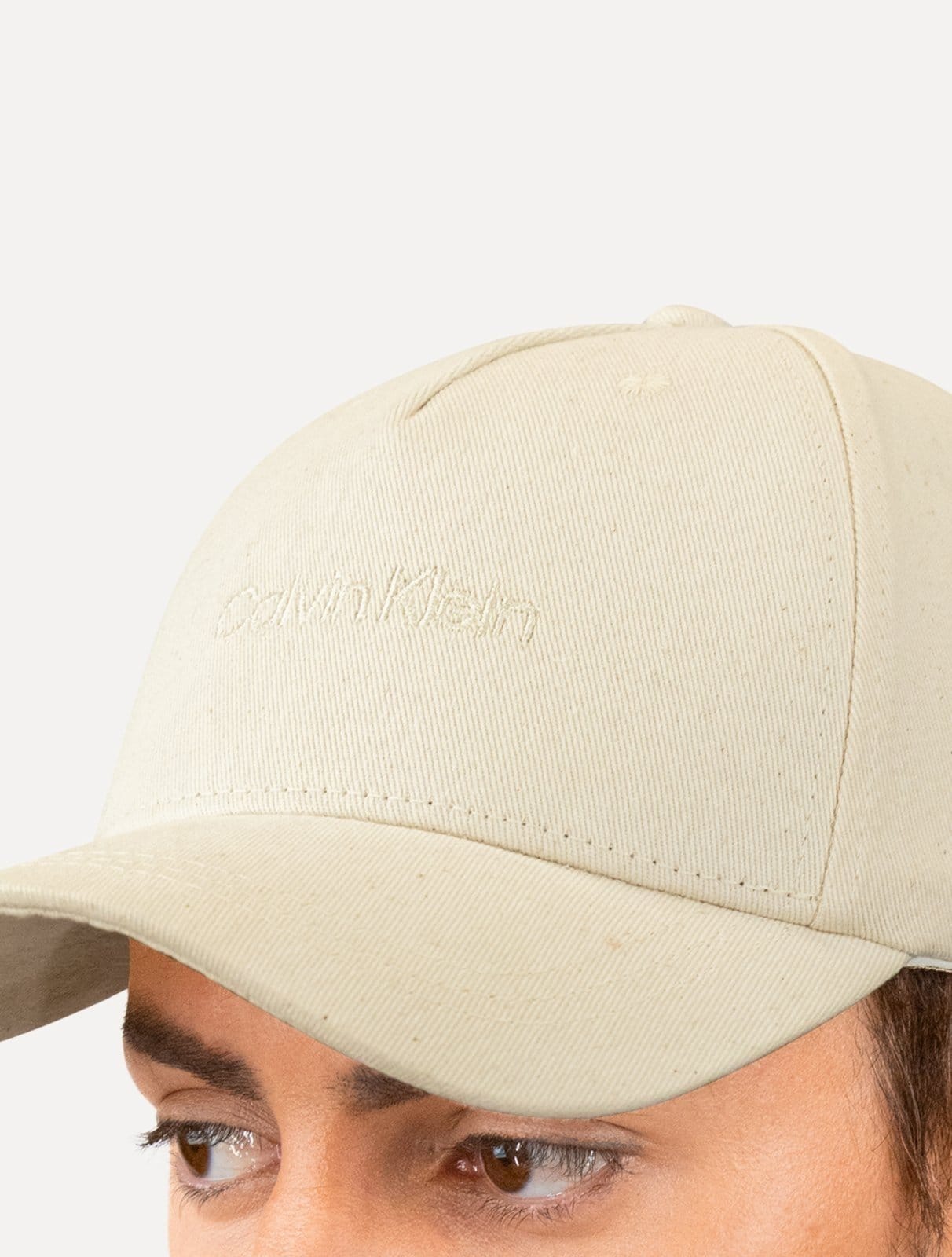 Vista 2 Boné Calvin Klein Masculino 5 Gomos Mono Bordado Off-White Calvin Klein off-white white