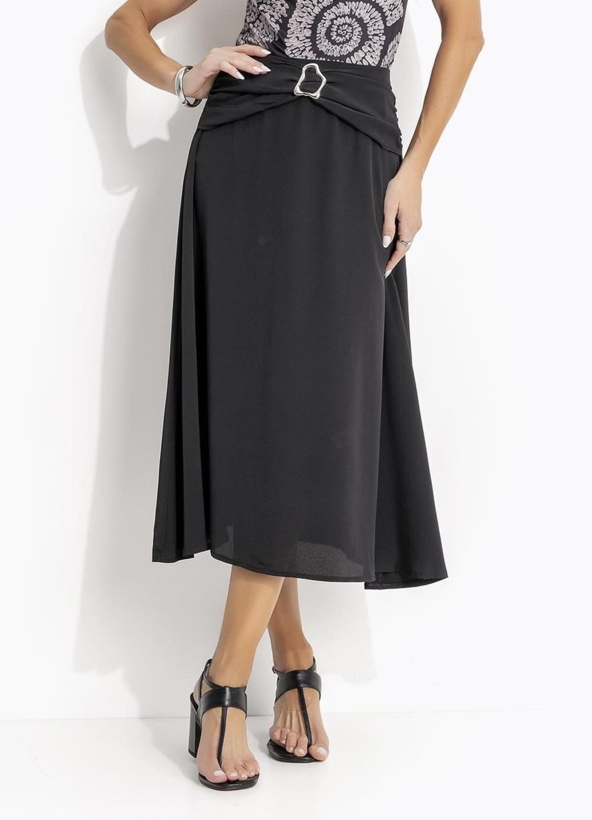 Vista principal Saia Em Crepe Plano Preta Quintess preto