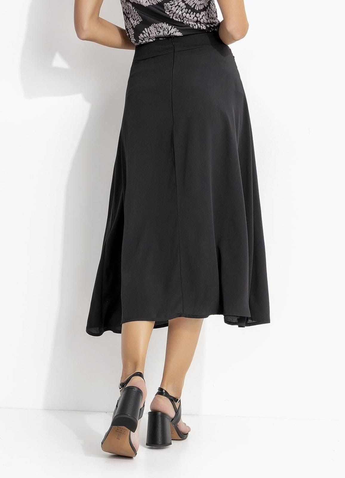 Vista 2 Saia Em Crepe Plano Preta Quintess preto