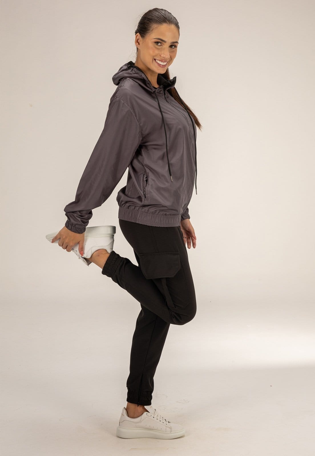 Vista principal Corta Vento Feminino Grafite Classic Dulk preto