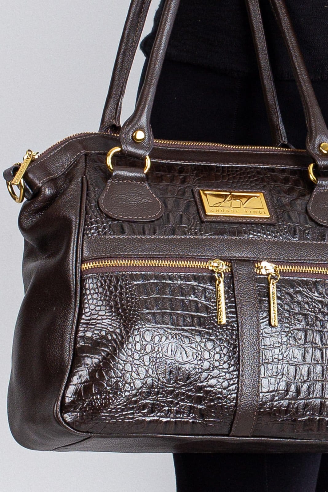 Vista 2 Bolsa de couro croco Luana - Café Andrea Vinci caramelo