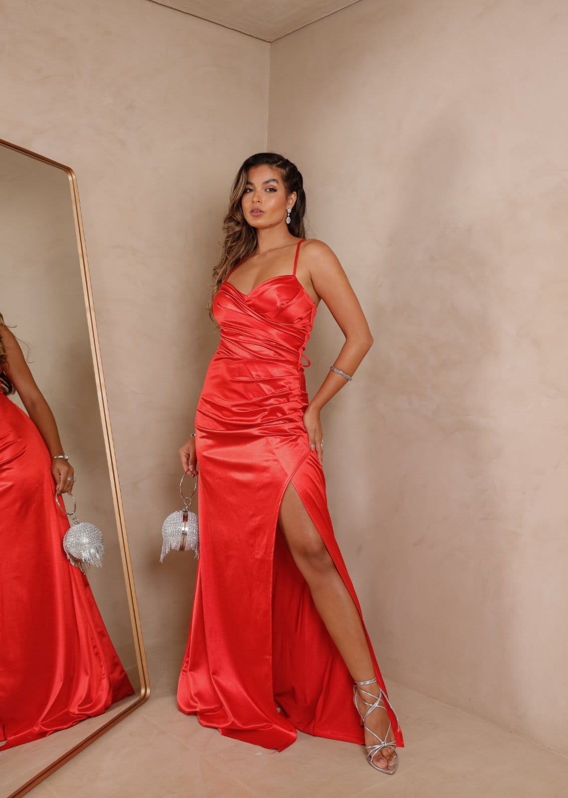 Vista principal Vestido Longo de Festa Madrinhas Alcinha Sereia Acetinado com Fenda Gagine Cia do Vestido Cia do Vestido vermelho