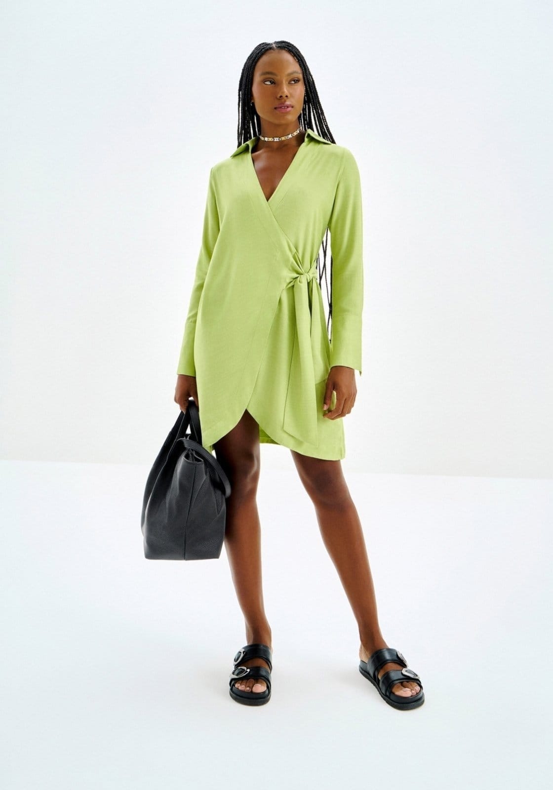 Vista 2 Vestido Curto Manga Longa em Viscose Transpassado Lez a Lez verde