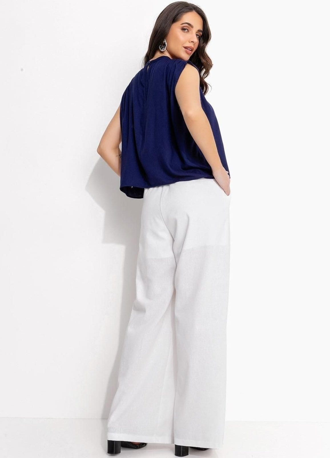 Vista 2 Calça Linho Off White Quintess branco white