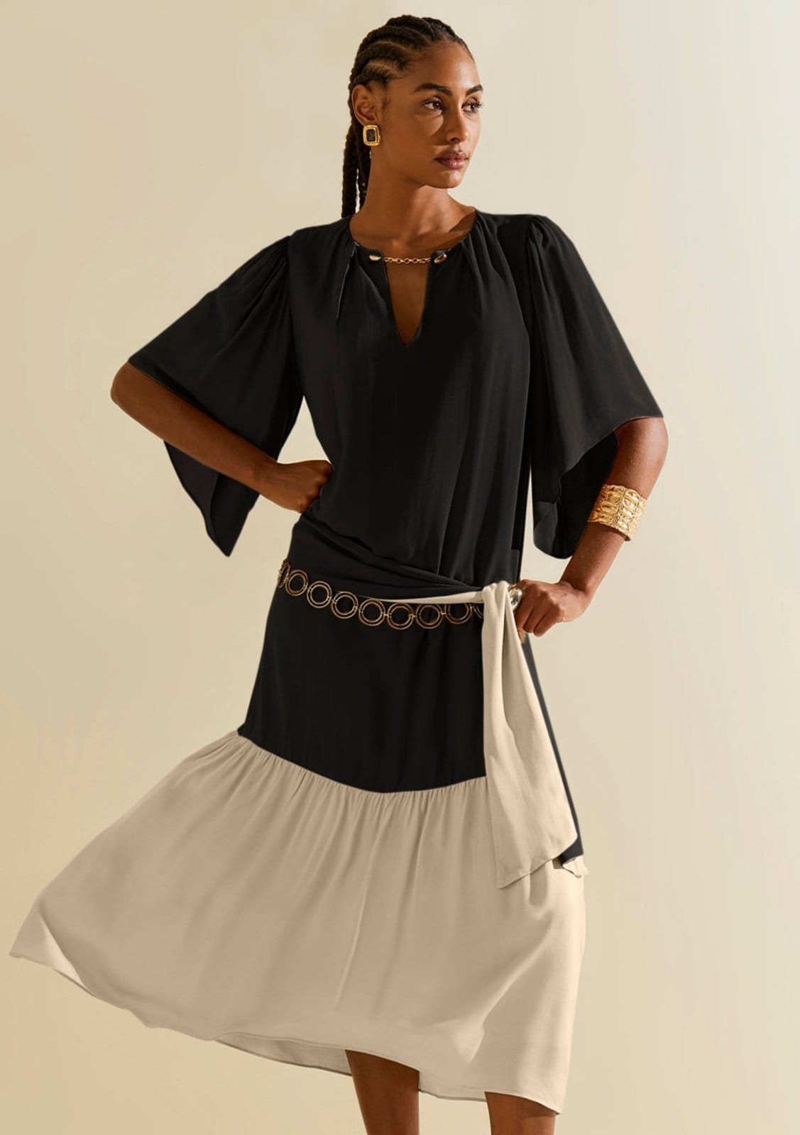 Vista principal Vestido Morena Rosa Solto Decote Careca Manga Curta Midi Preto Morena Rosa preto rosa