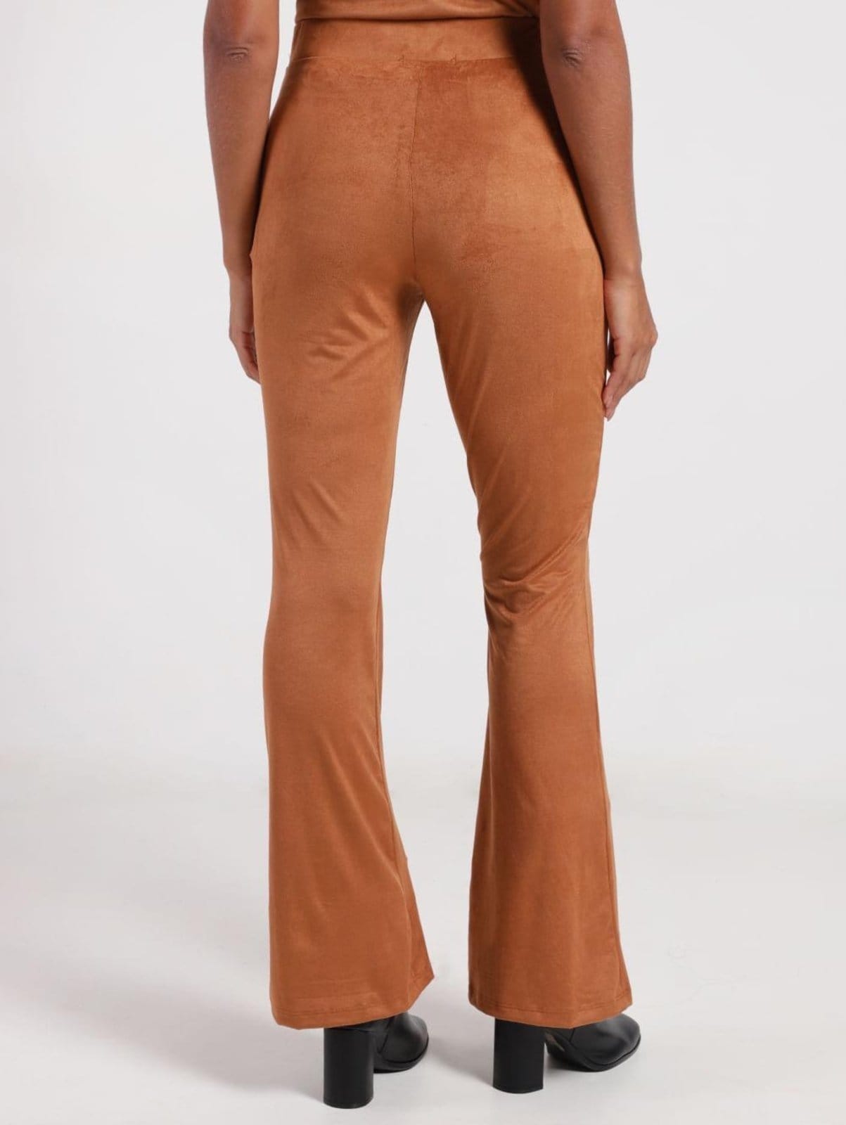 Vista 2 Calça Suede Flare Feminina Autentique caramelo