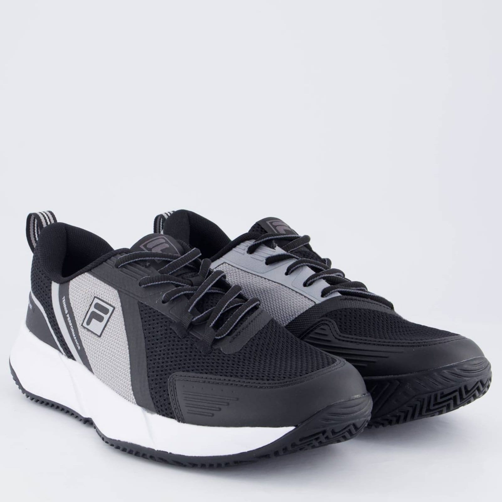 Vista 2 Tênis Fila Master Ace e Cinza Fila preto