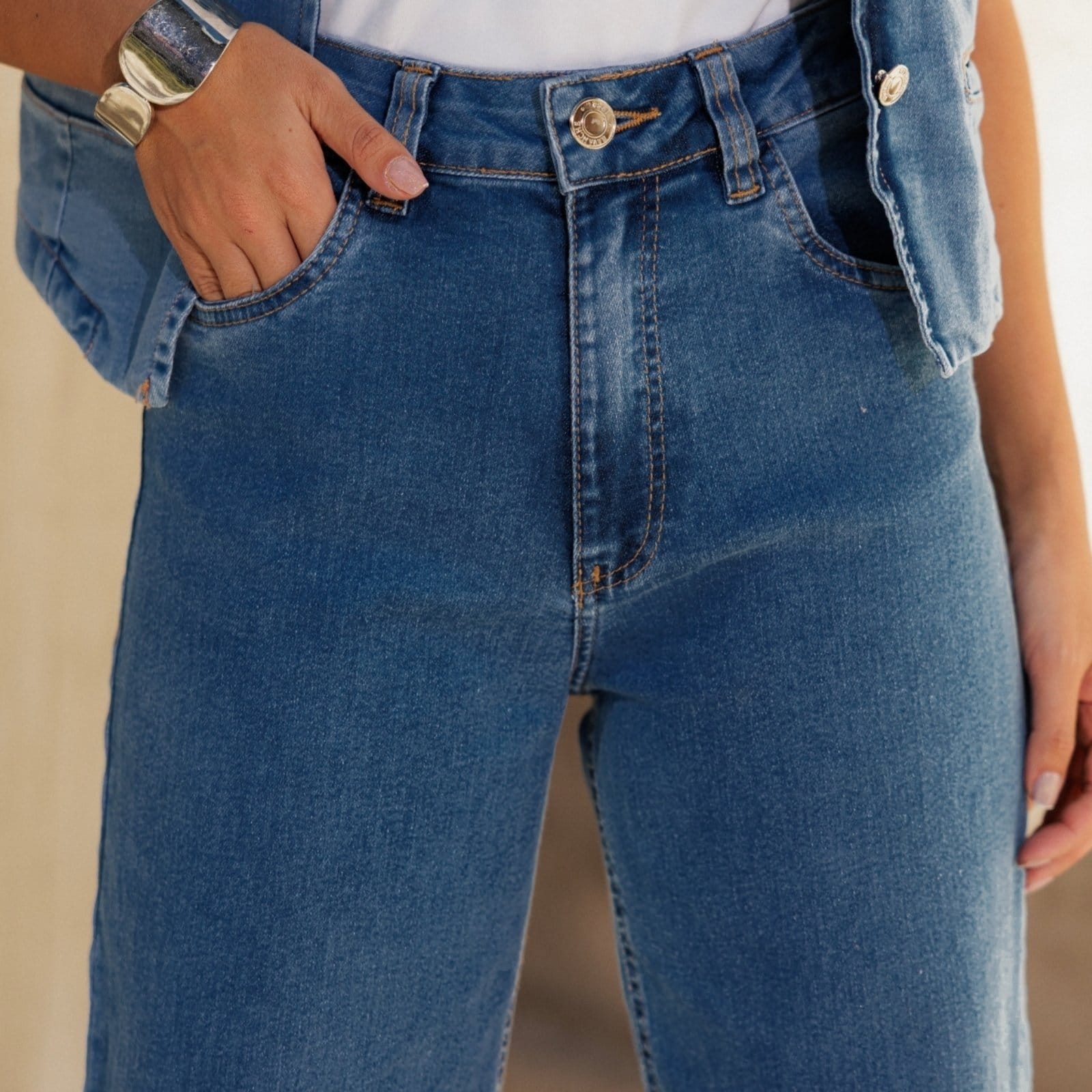 Vista 2 Calça Jeans Wide Leg Barra Normal Feminino Revanche Laurento Revanche unico